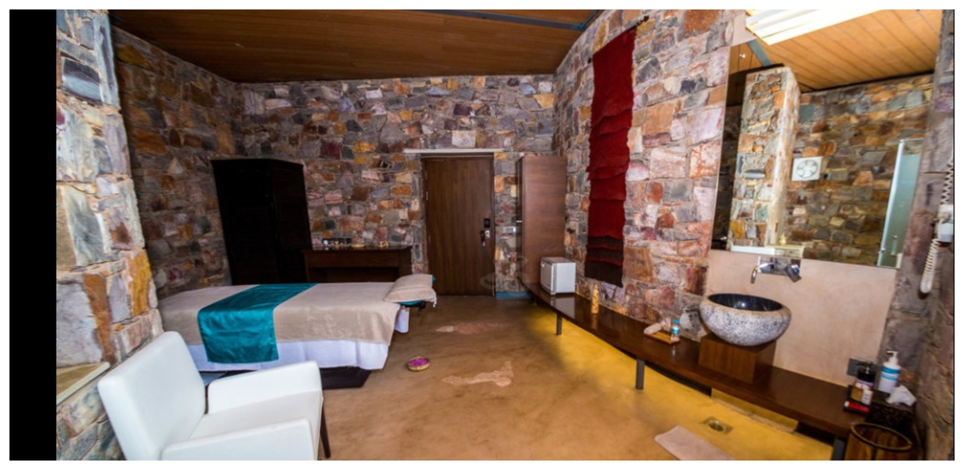 Taj Damdama Lake Resort & Spa