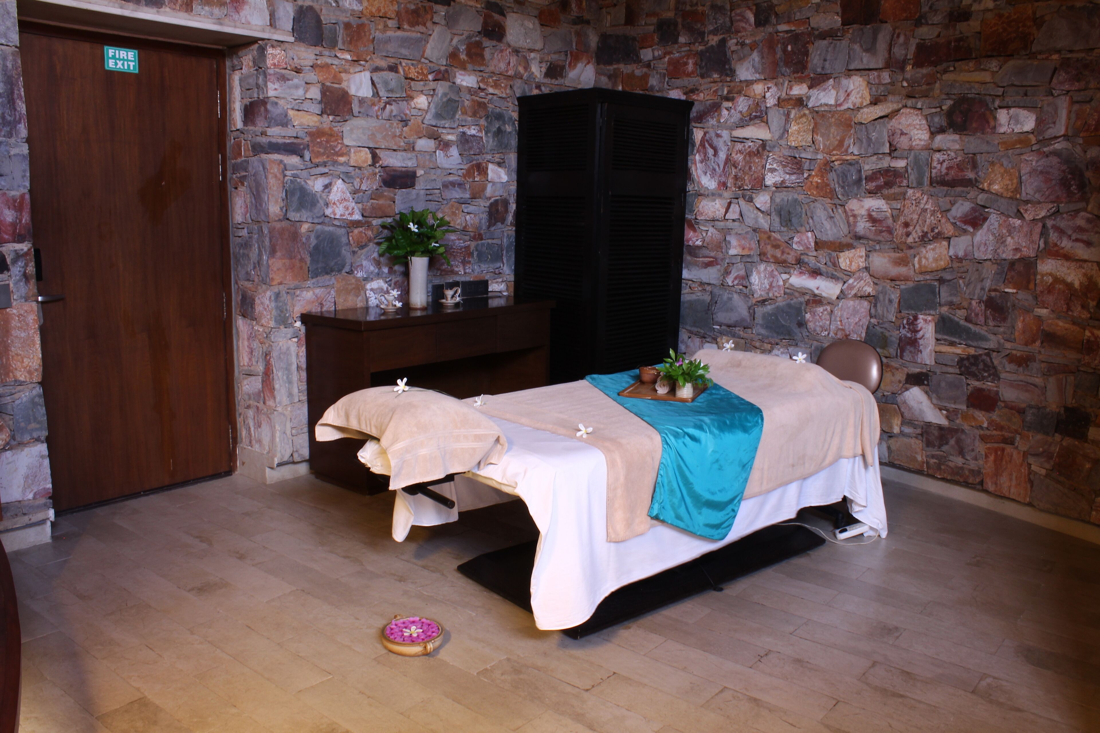 Taj Damdama Lake Resort & Spa