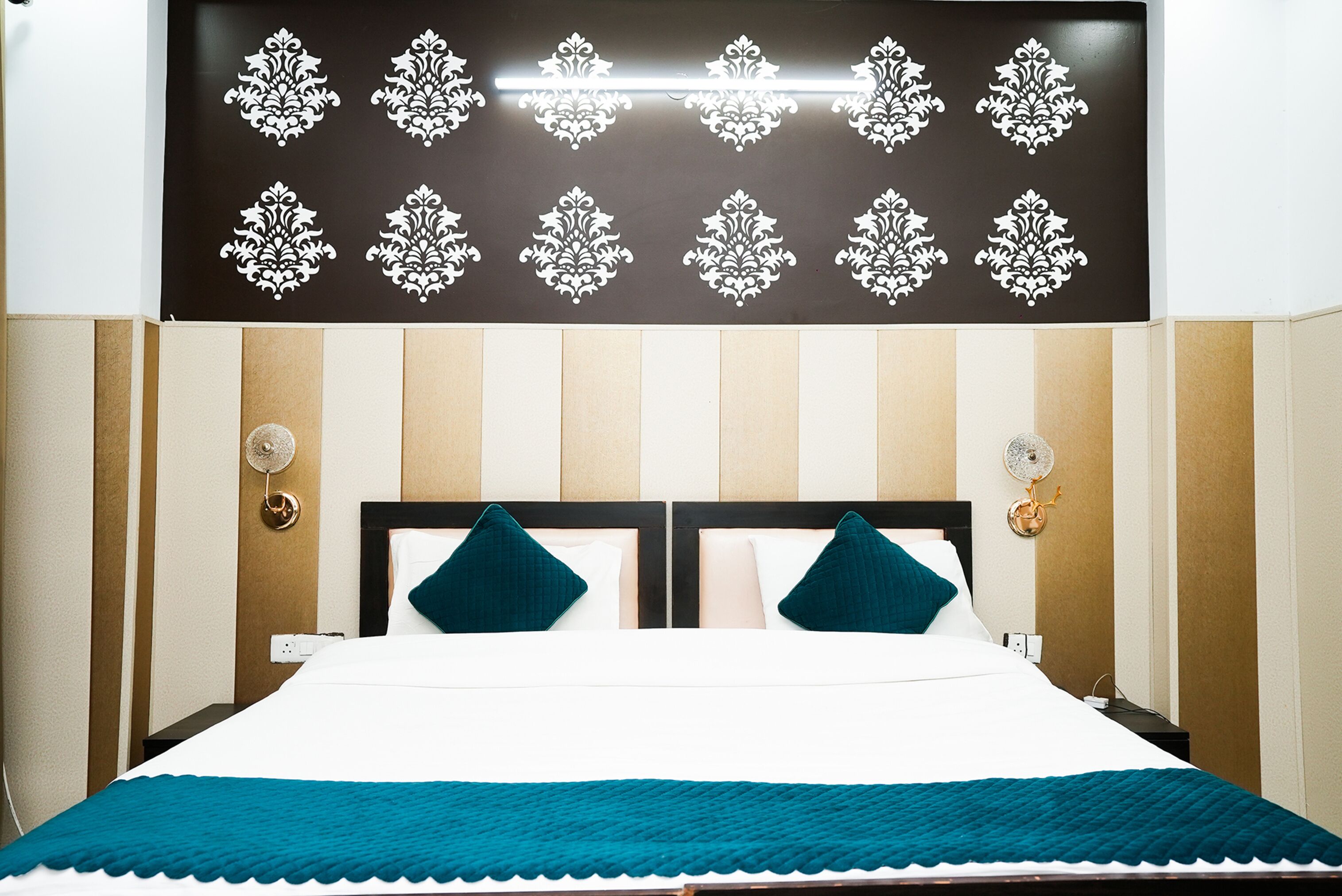 Tanvi Premium by Fabhotel