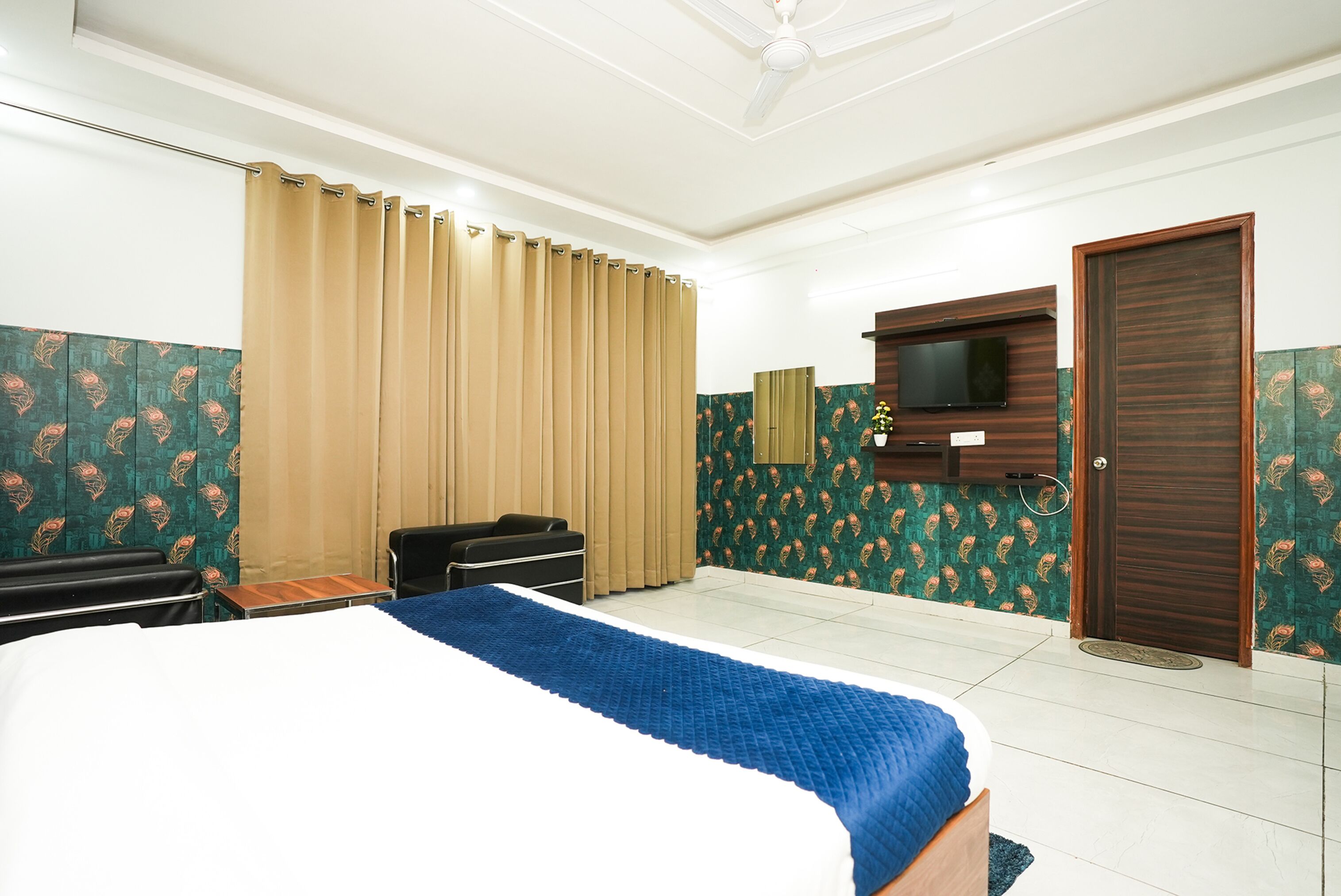 Tanvi Premium by Fabhotel