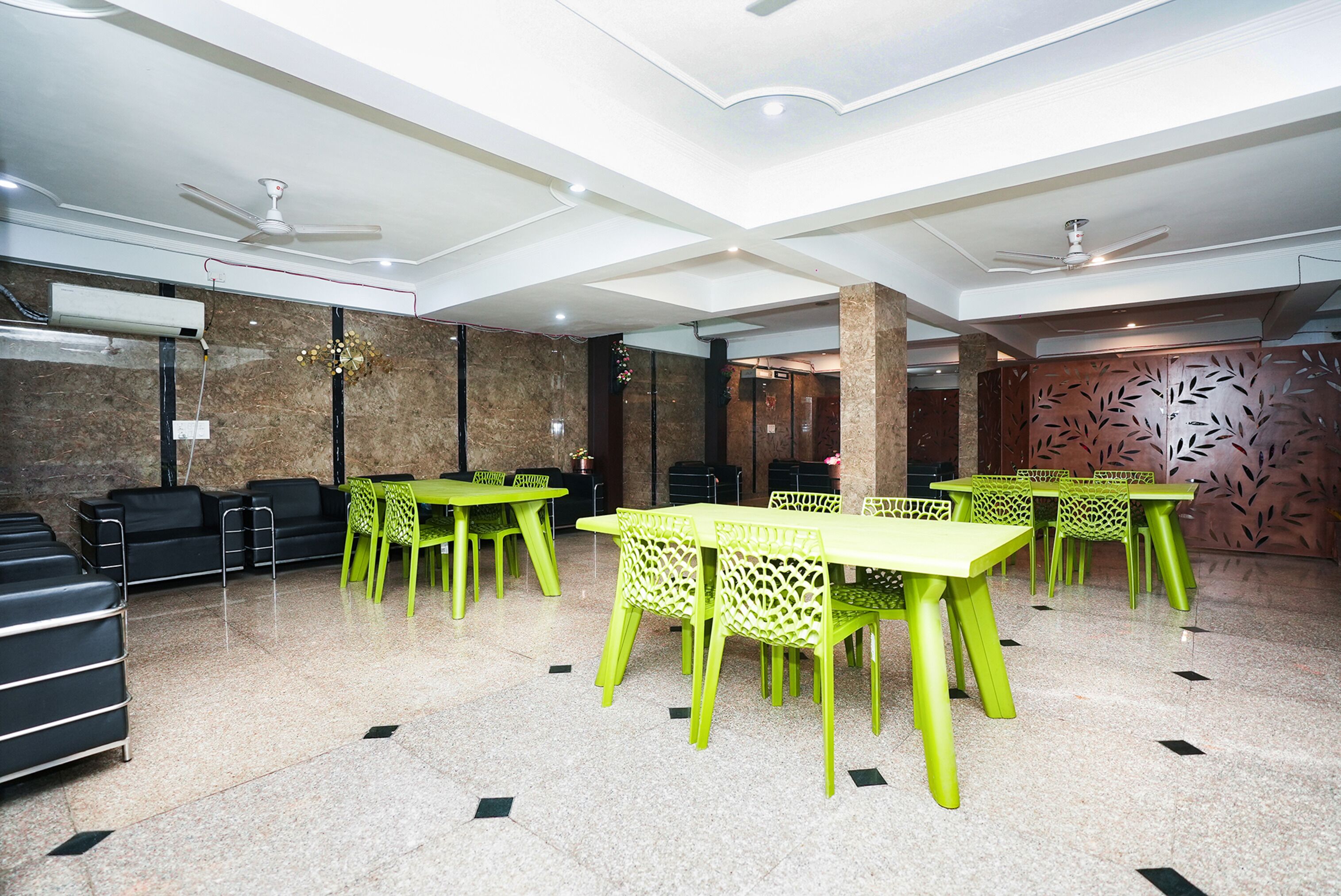 Tanvi Premium by Fabhotel