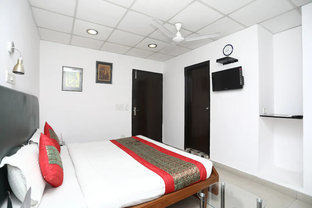 The Divine Inn By OYO Rooms