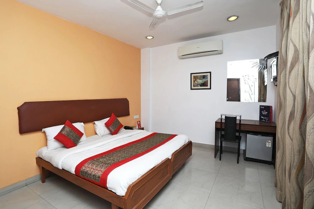 The Divine Inn By OYO Rooms