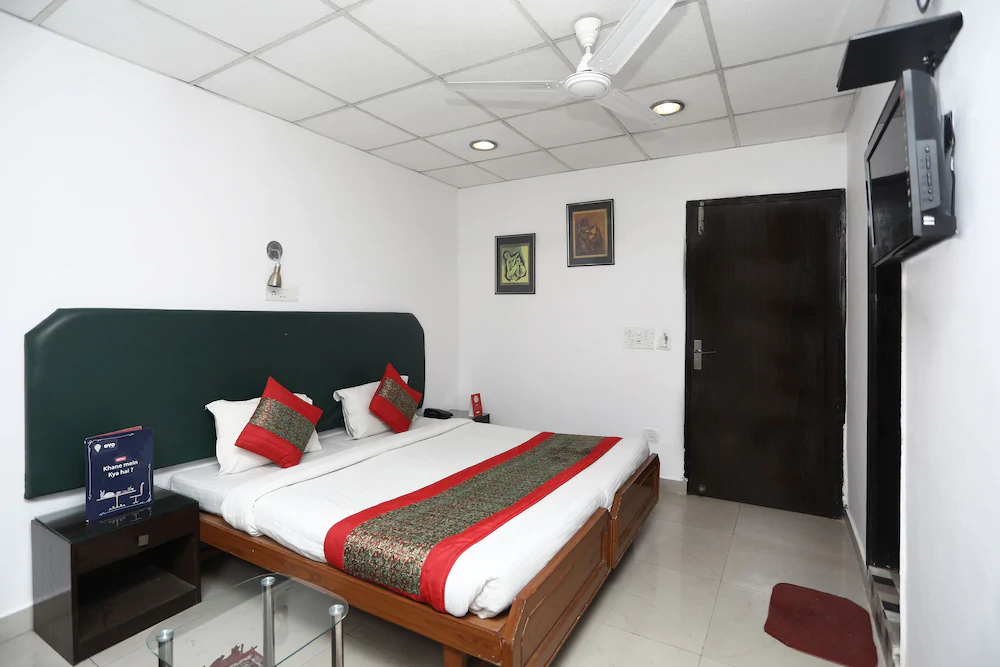 The Divine Inn By OYO Rooms