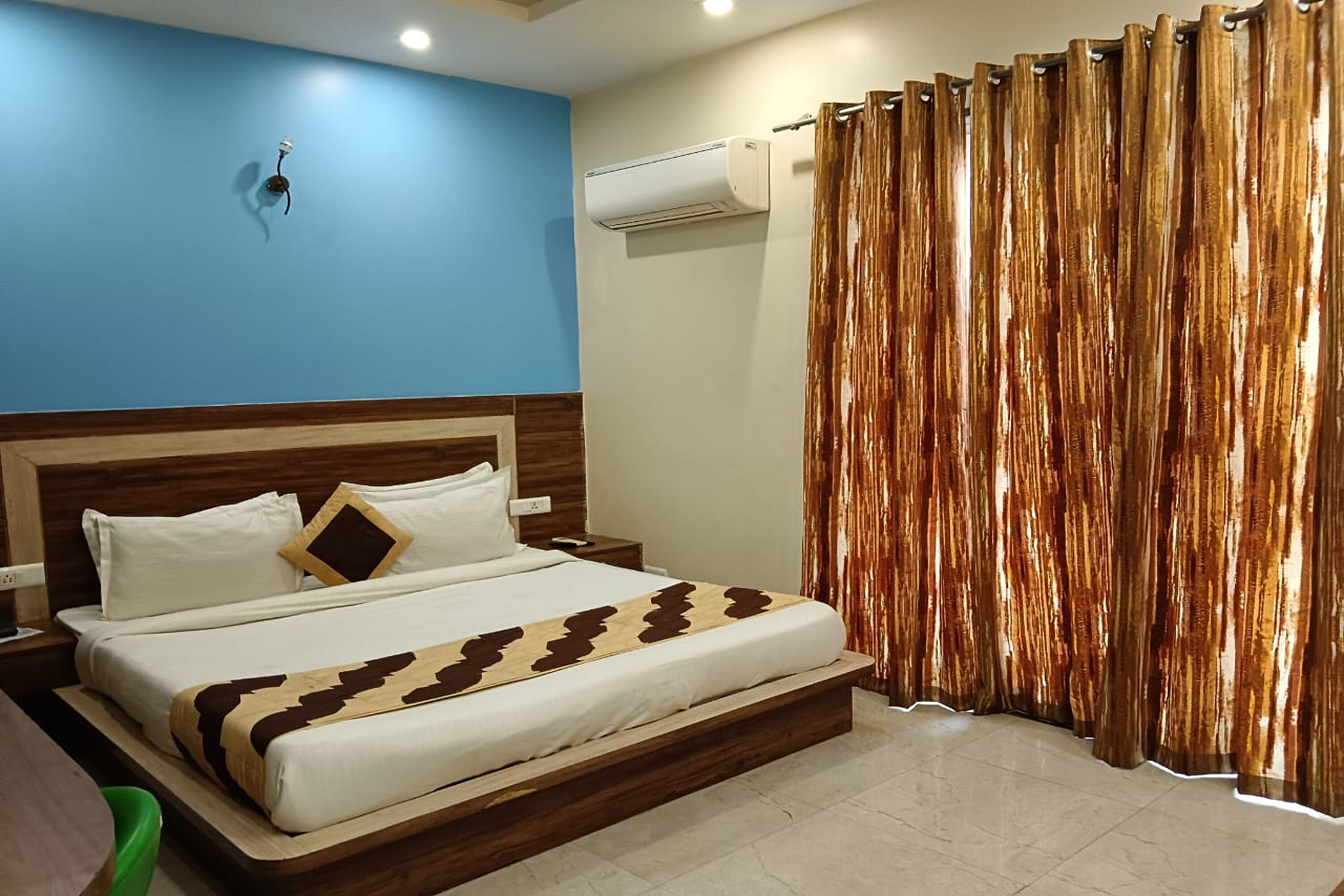 The Indian Hotel & Kitchen