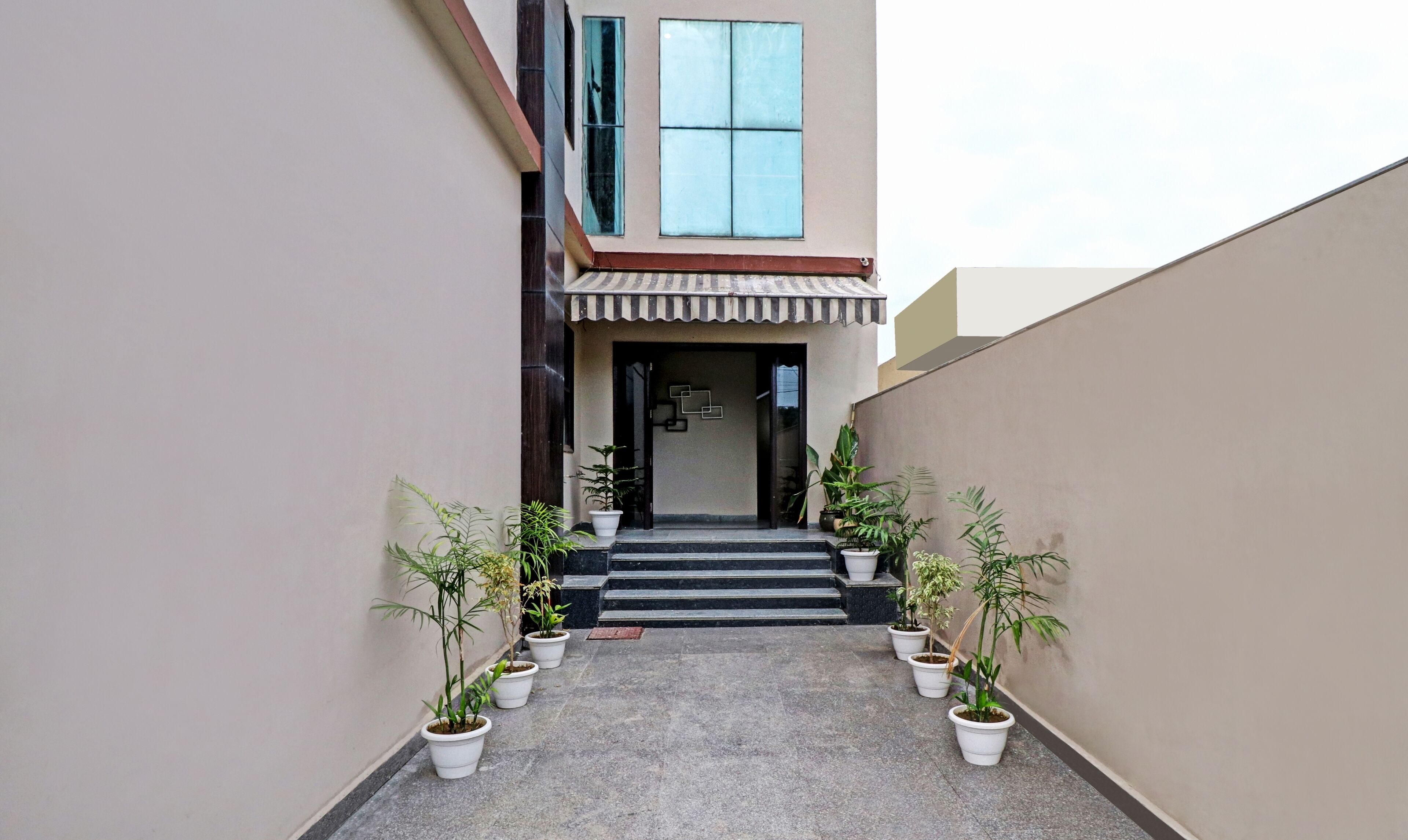 Treebo Trip Hotel Rainam