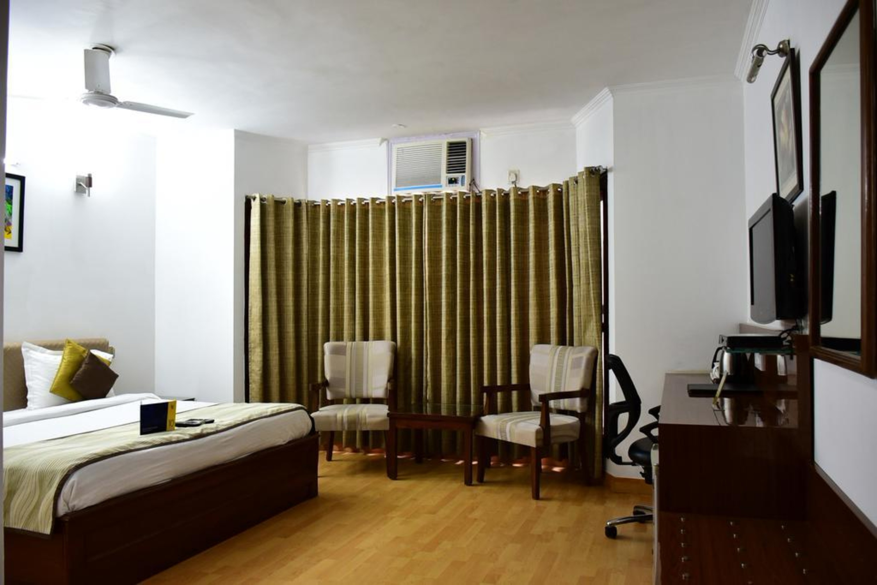 Hotel Windsor Castle Cyber City
