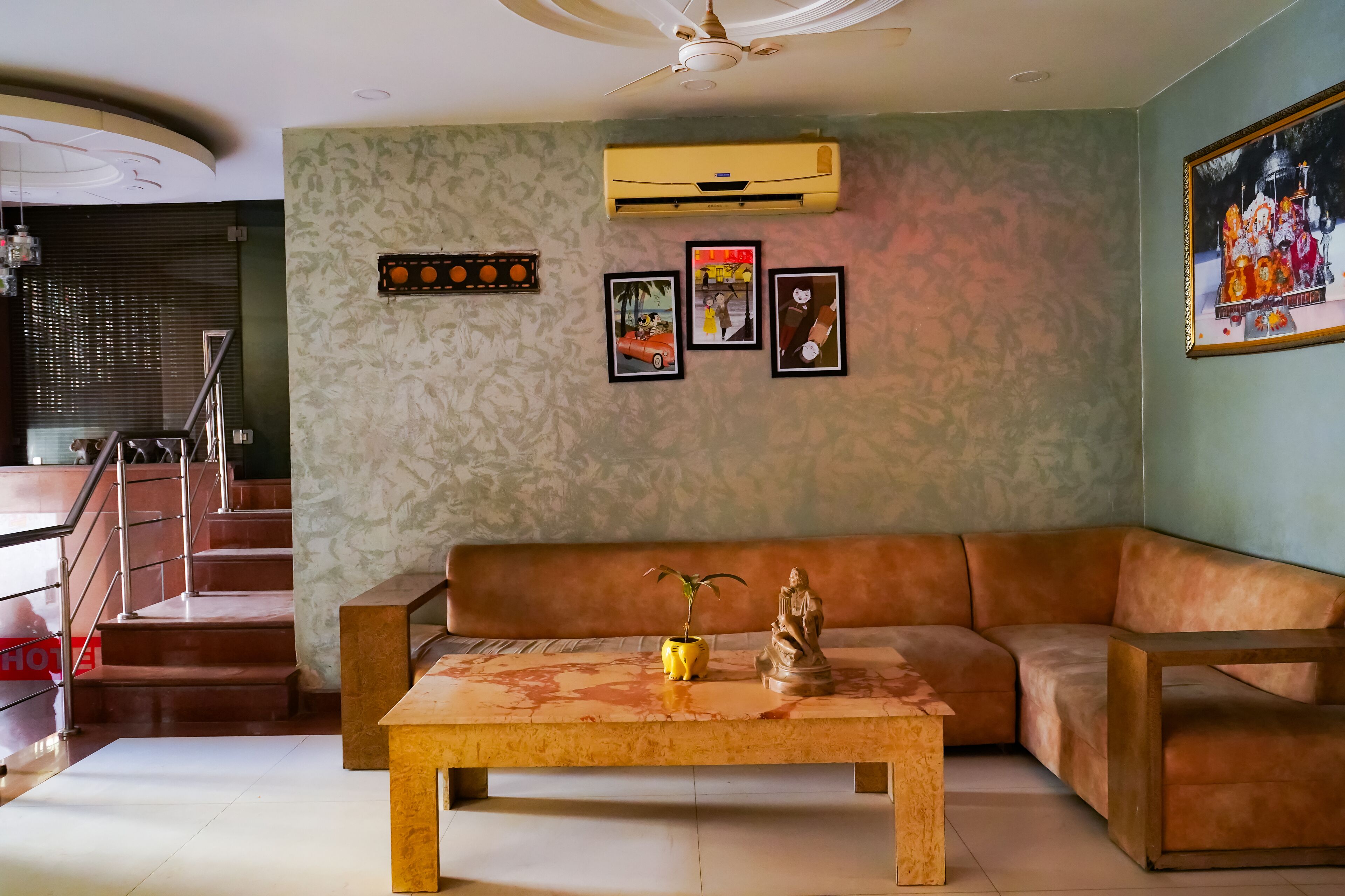 Roomshala Hotel RTS