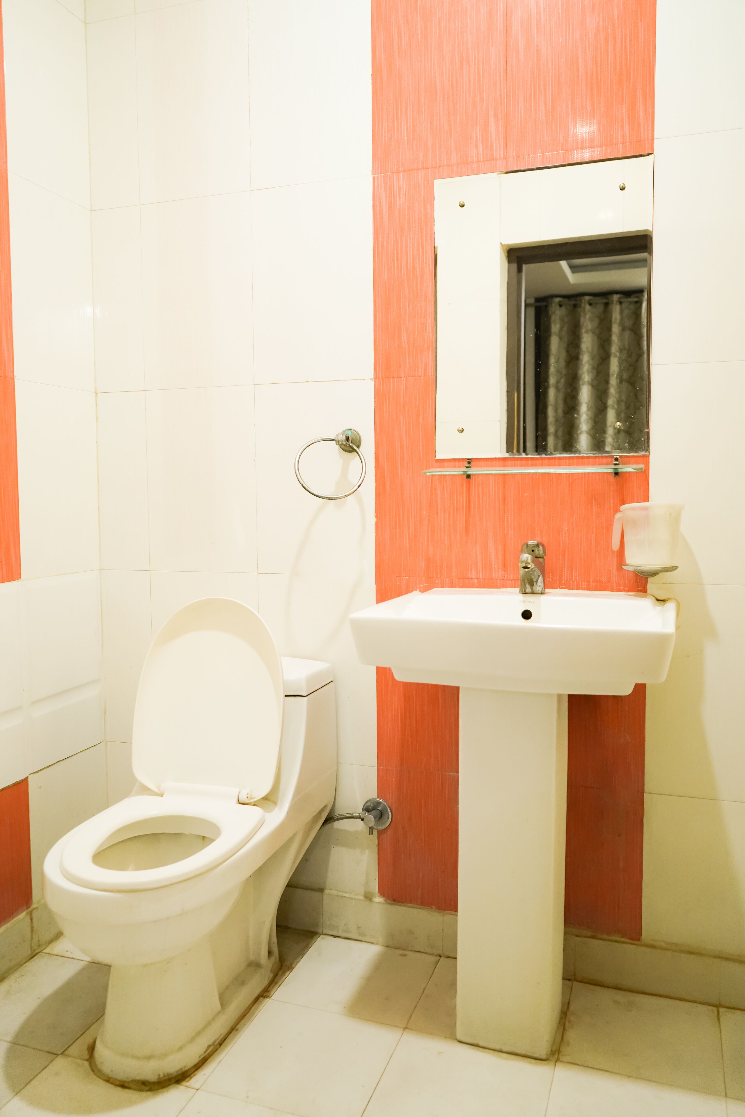 Roomshala Hotel RTS
