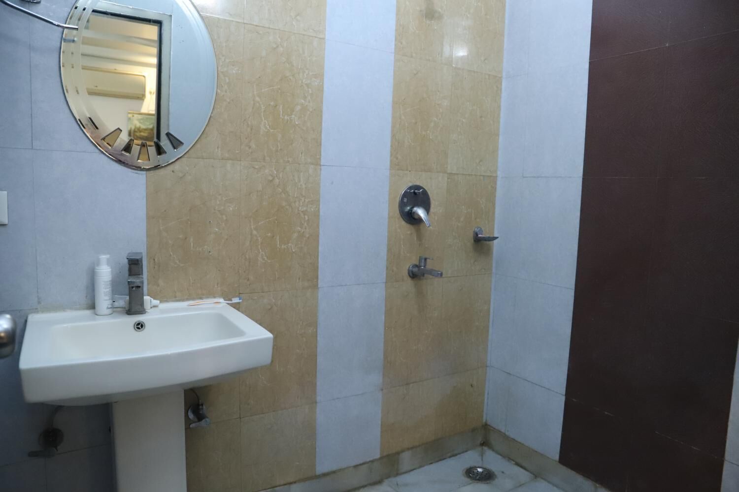 Airport Hotel Golden Jindal