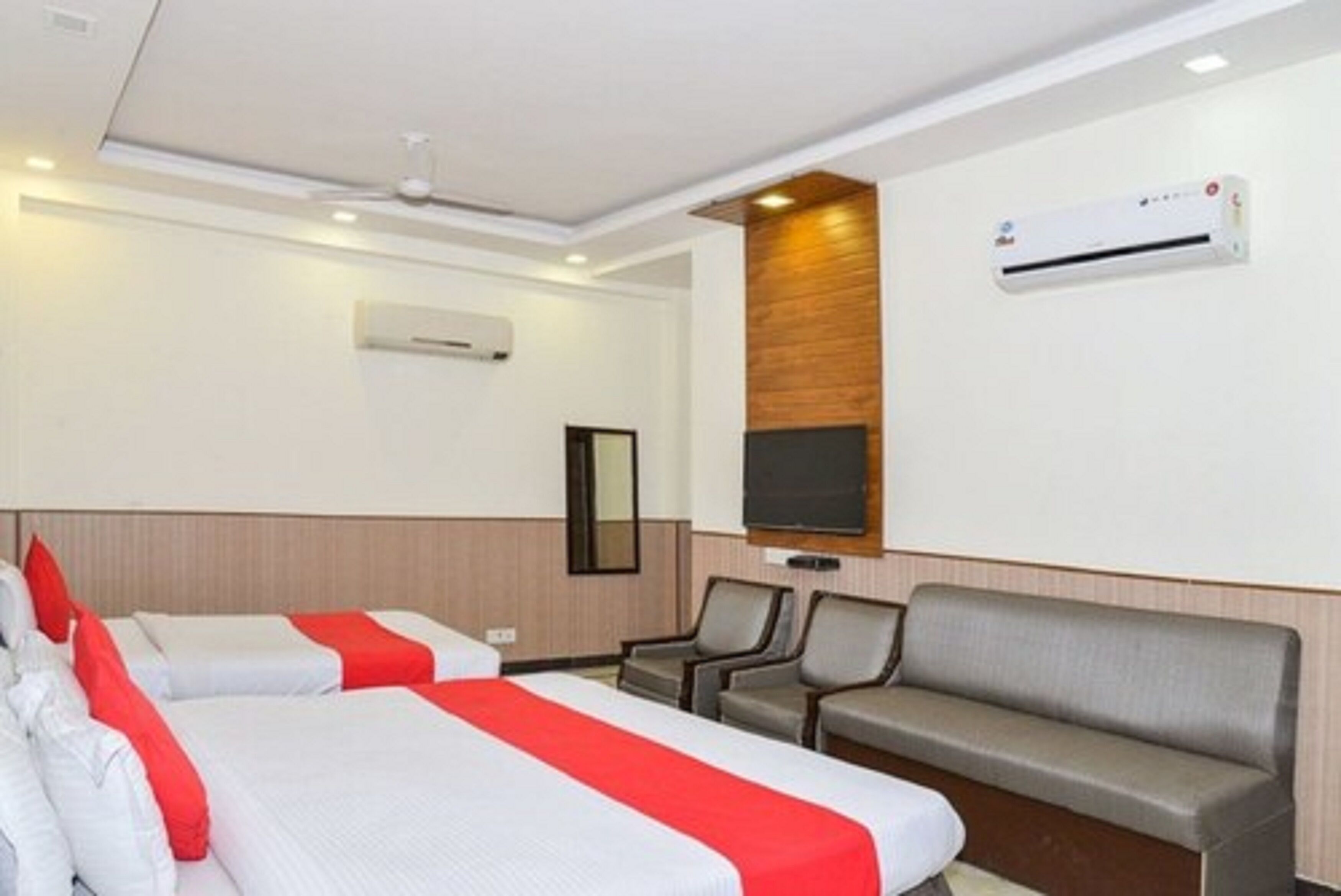 Airport Hotel Golden Jindal