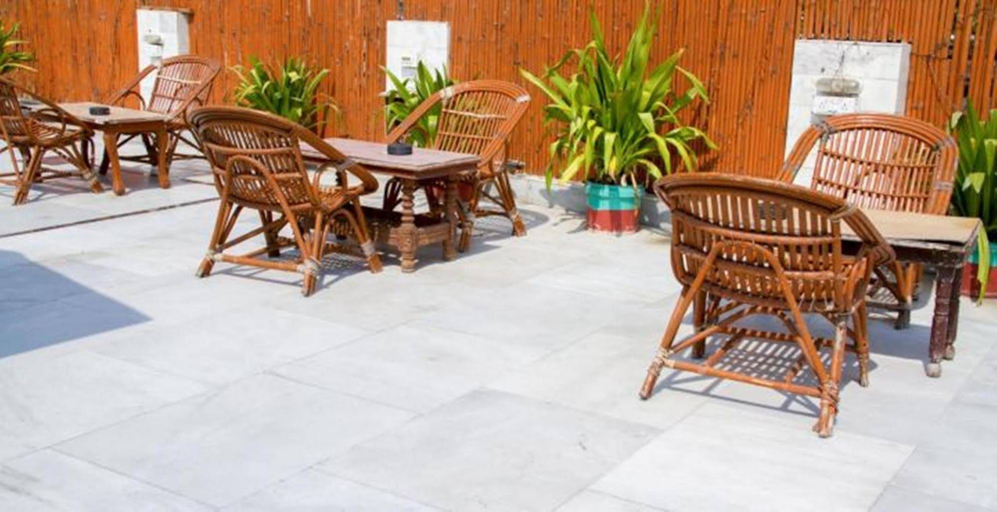 Anoop Hotel