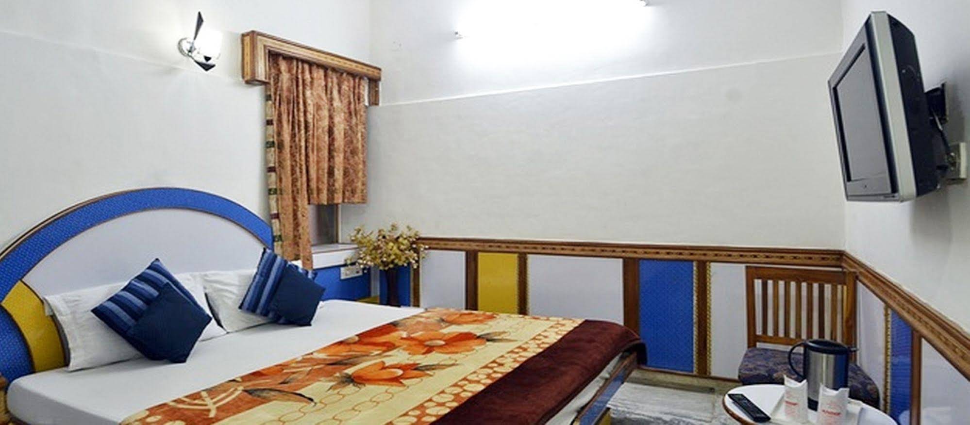 Anoop Hotel