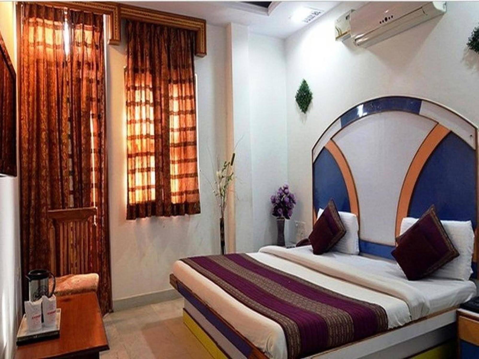 Anoop Hotel