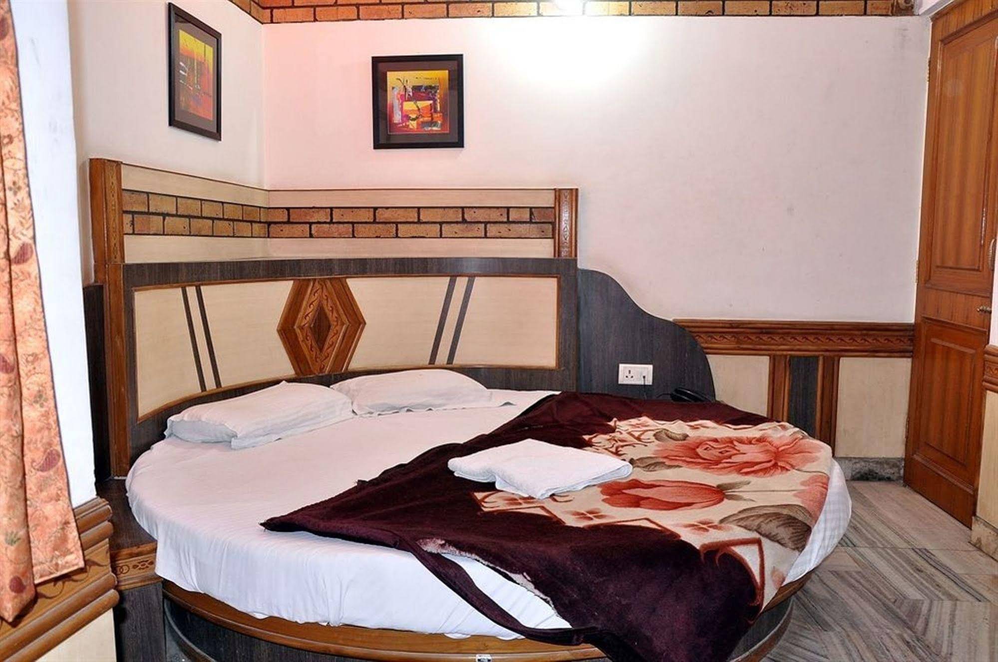 Anoop Hotel