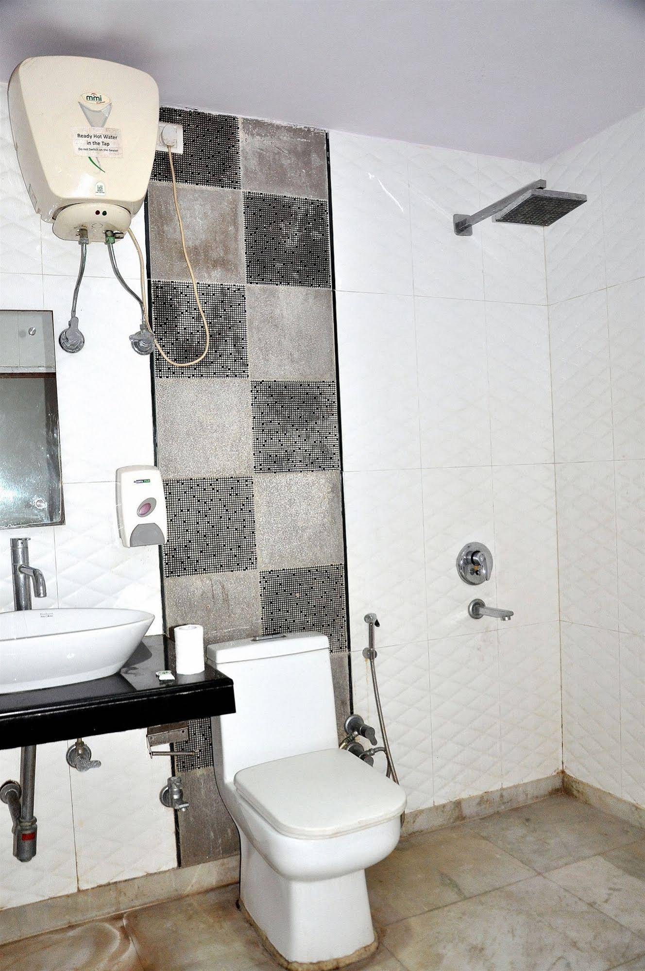 Anoop Hotel