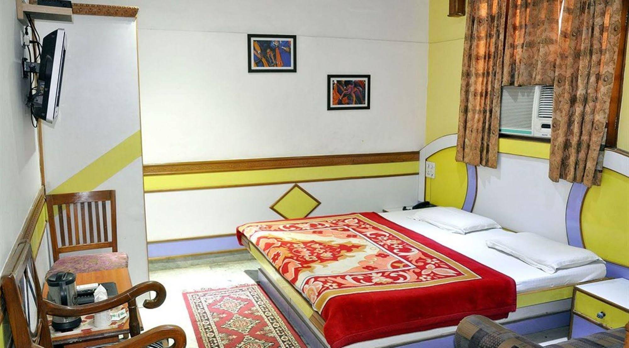Anoop Hotel