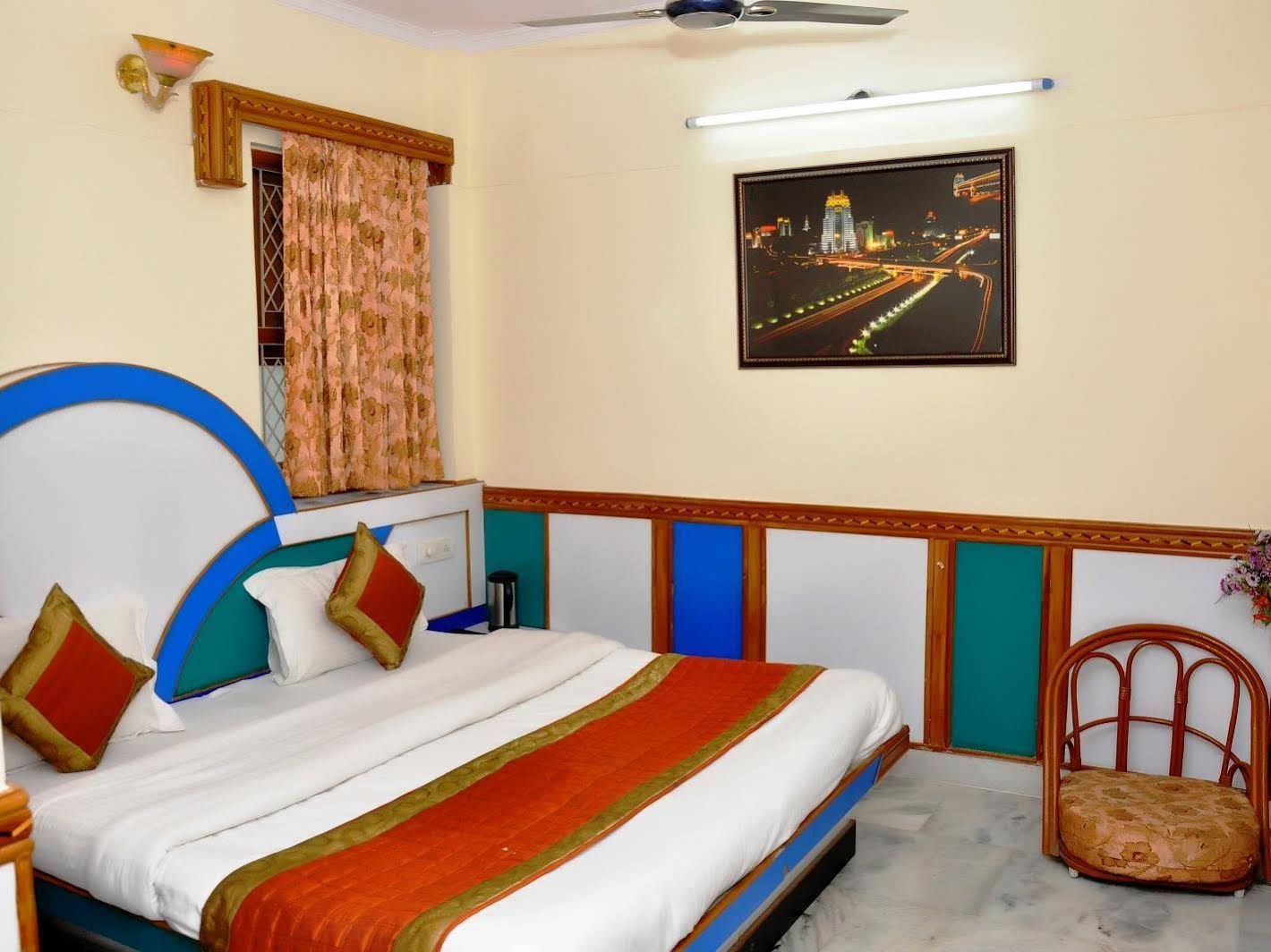 Anoop Hotel