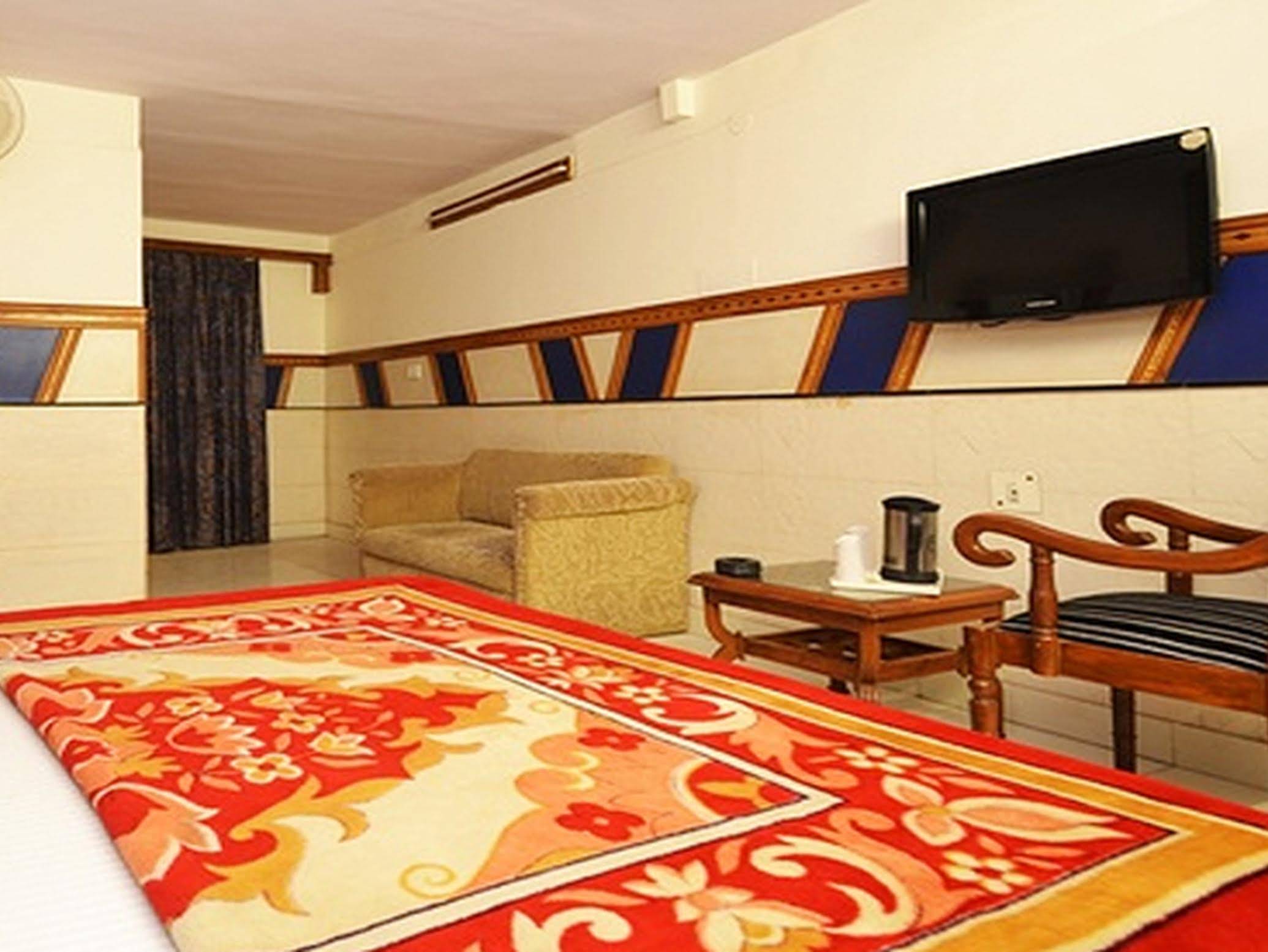 Anoop Hotel