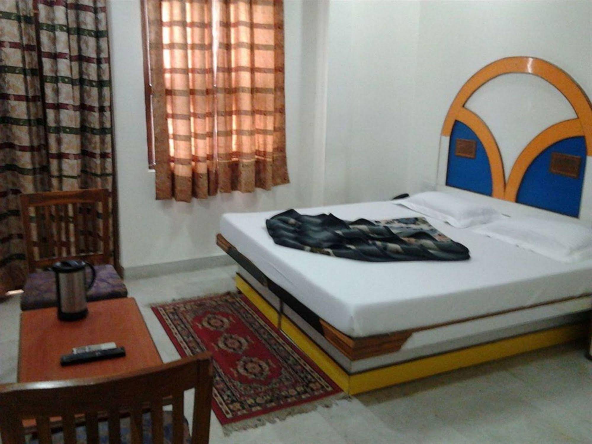 Anoop Hotel