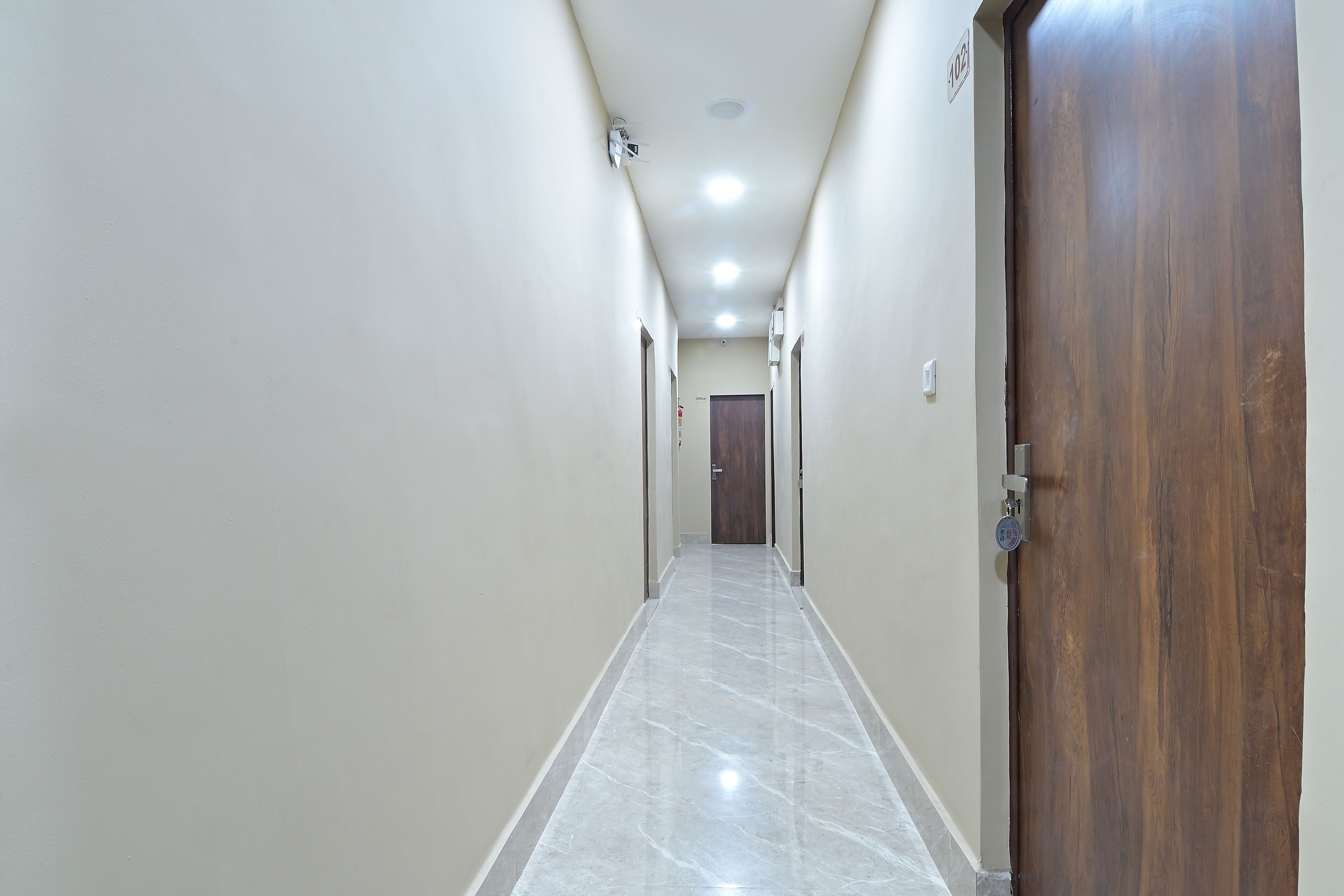 Chowdhry Tourist Lodge Paharganj Ndls
