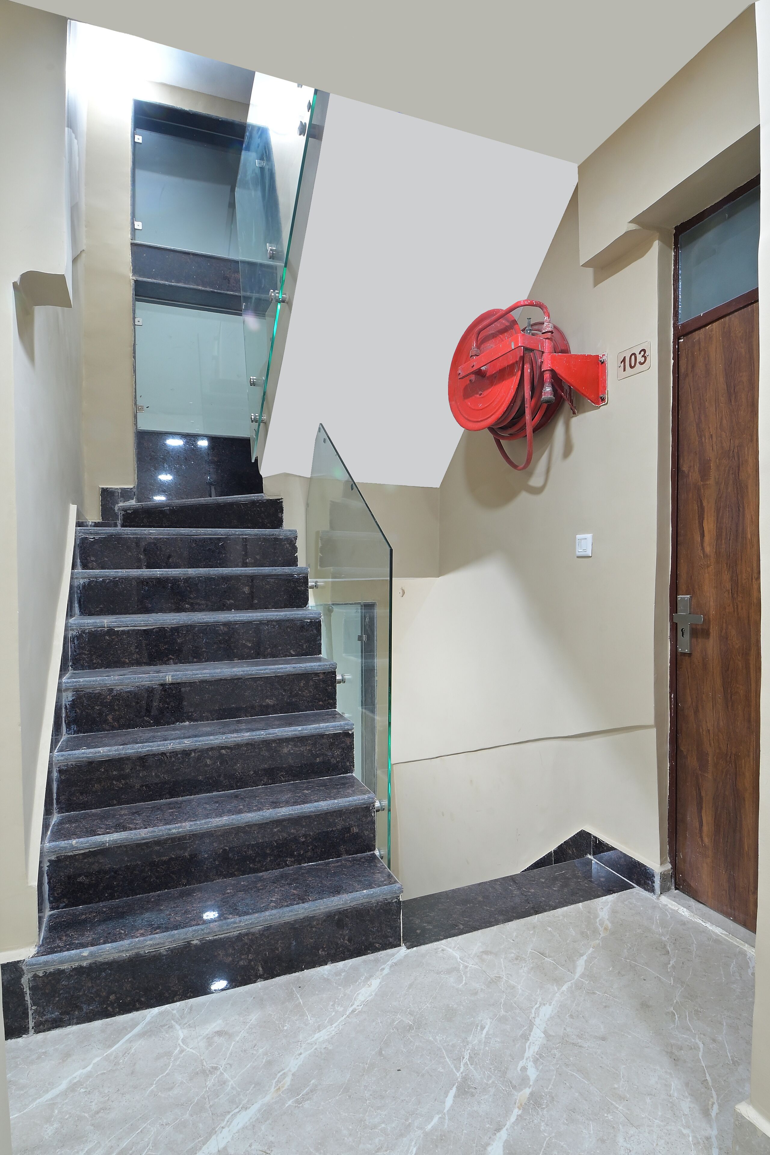 Chowdhry Tourist Lodge Paharganj Ndls