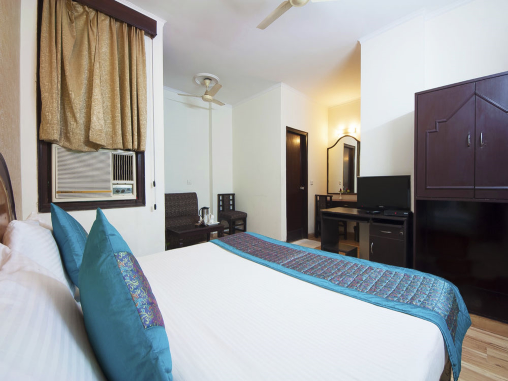 Delhi Mahal by OYO