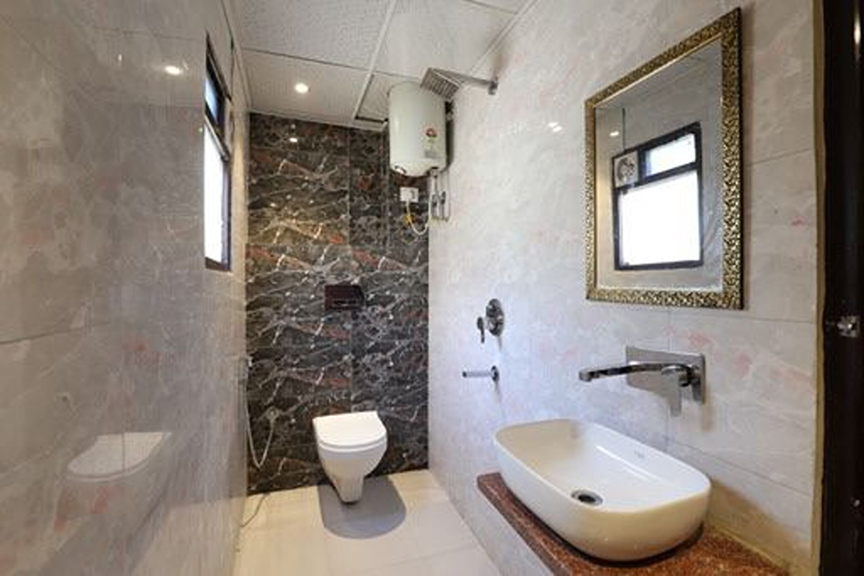 Hotel Amrit
