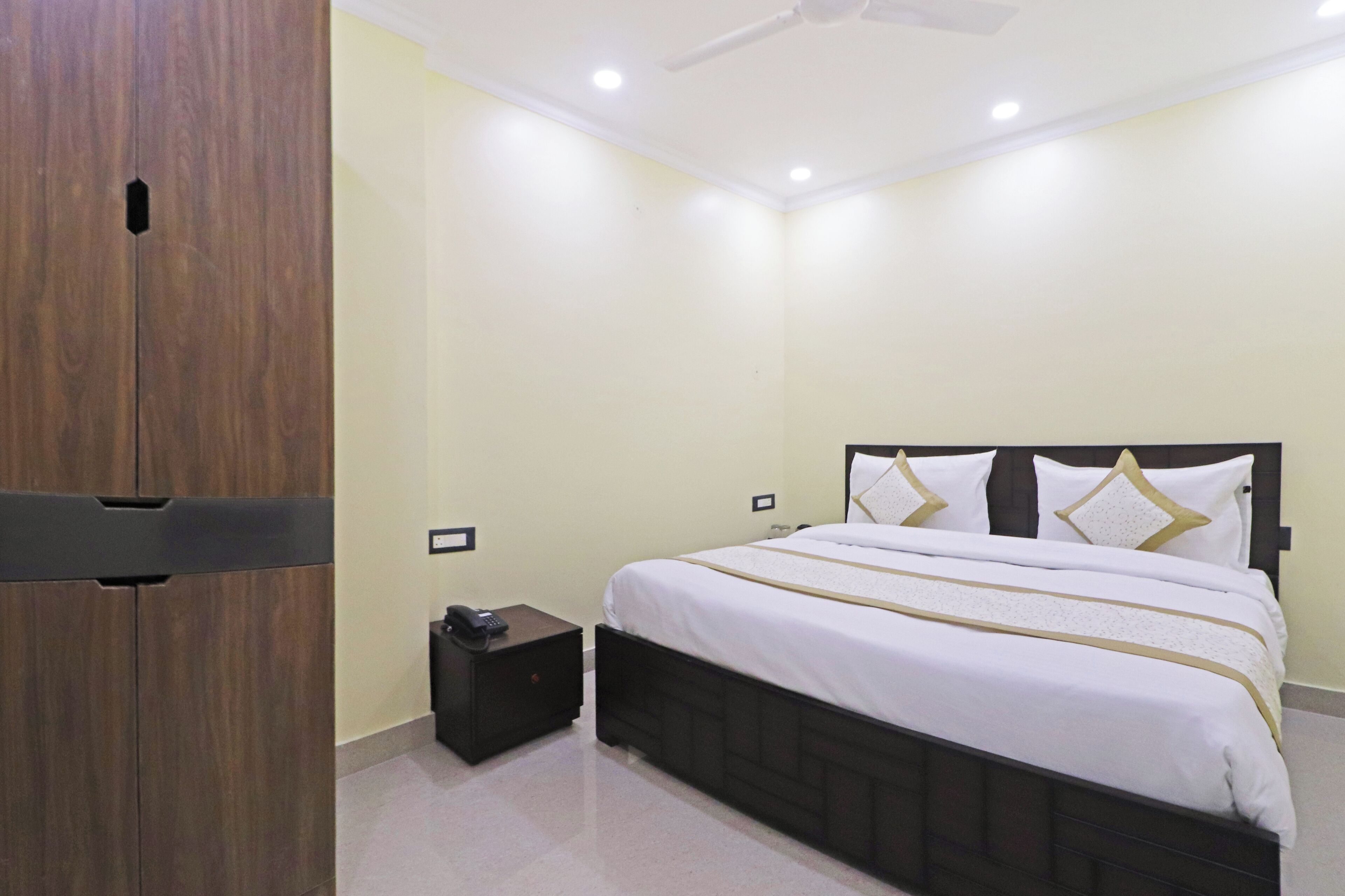 Hotel Apple Tree Residency