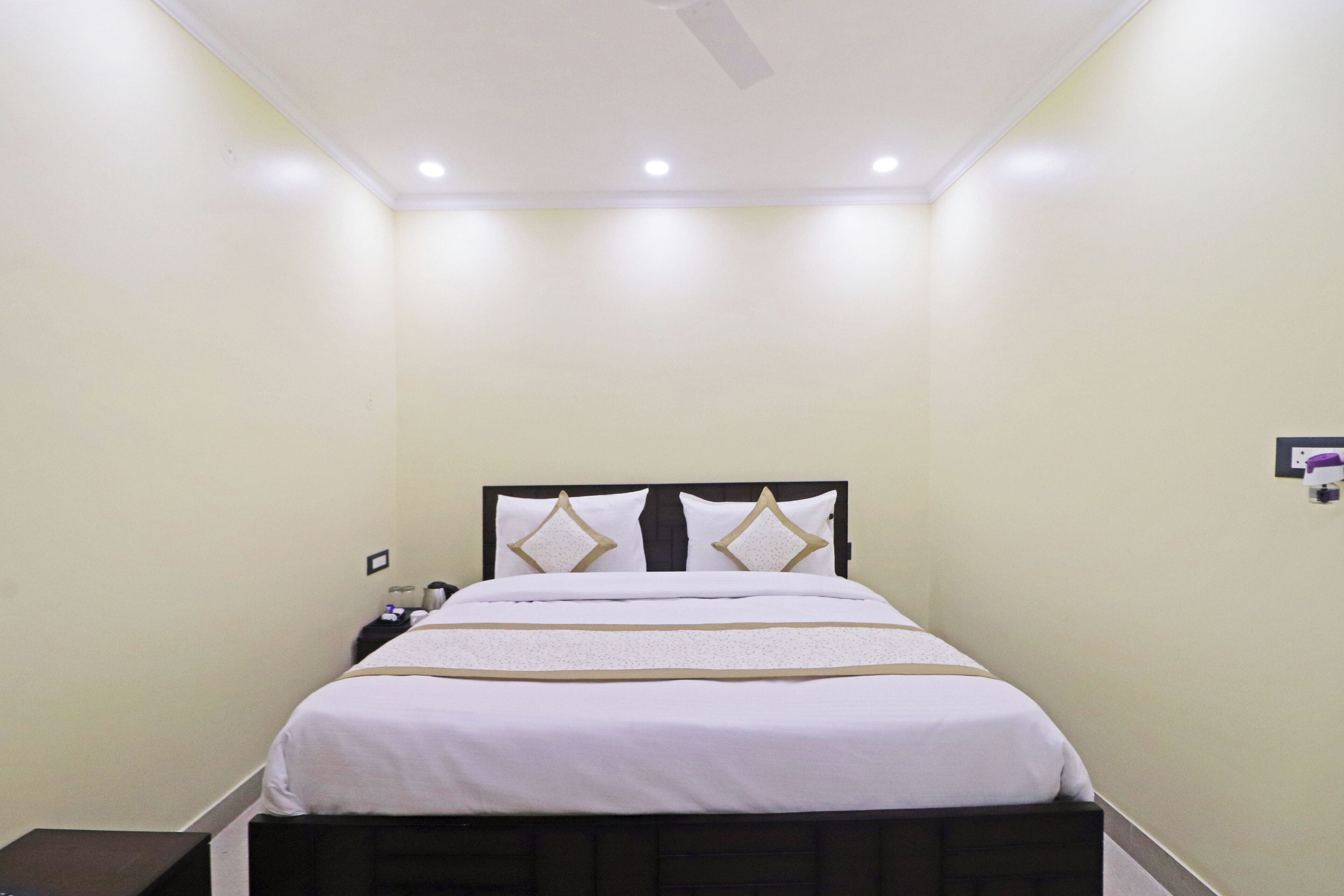 Hotel Apple Tree Residency