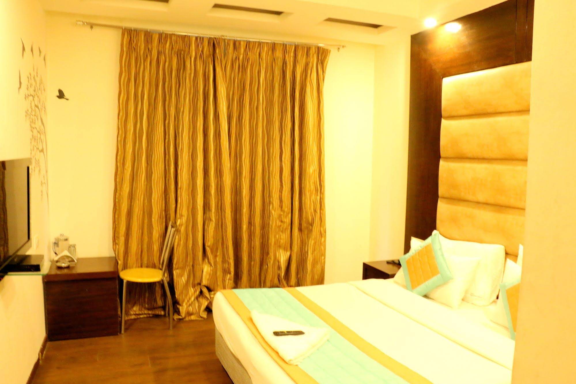 Hotel Benz International