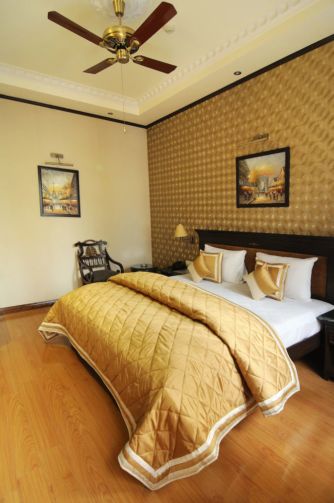 Hotel Diplomat Residency