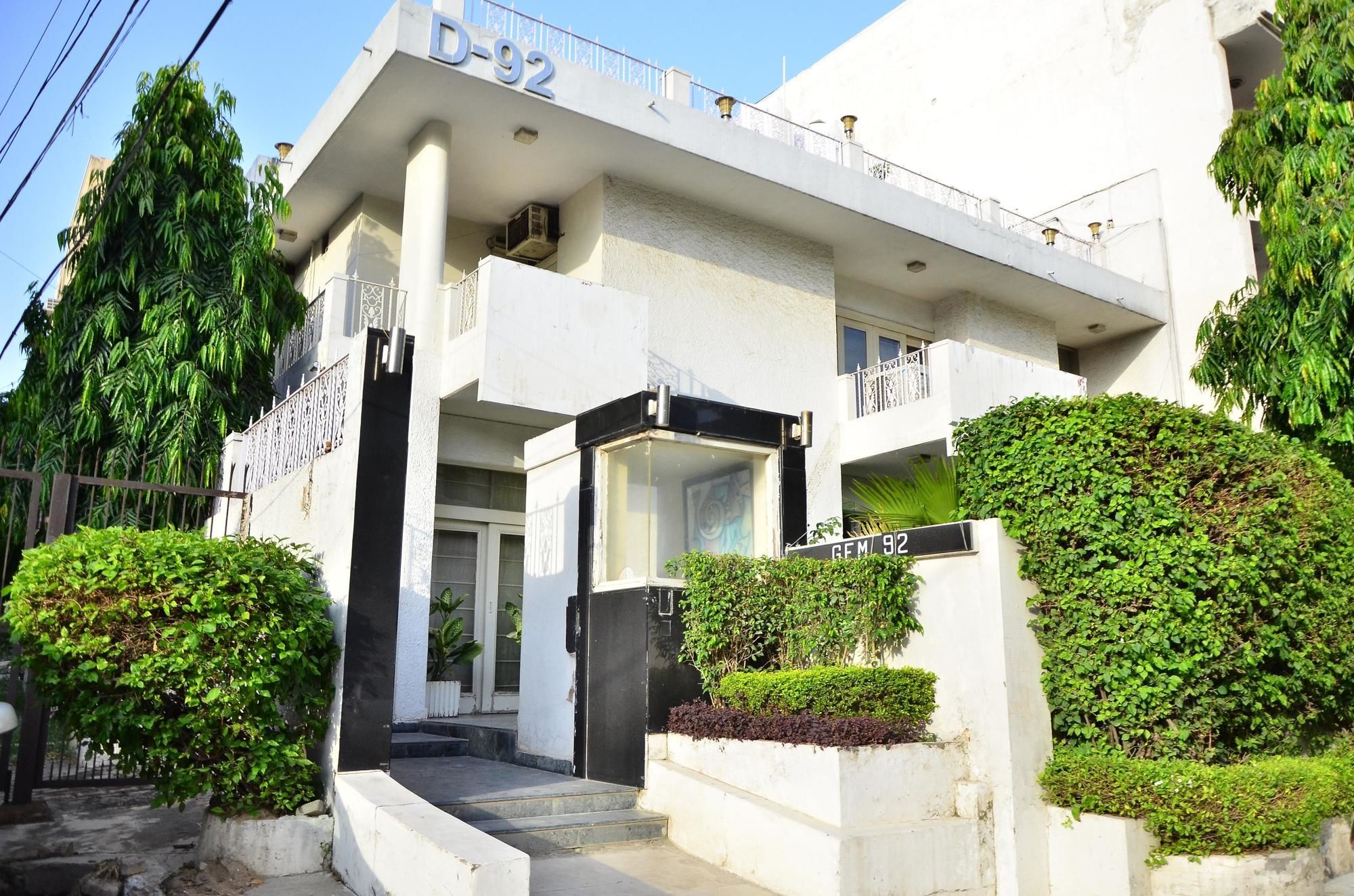Hotel Gem 92 Residency