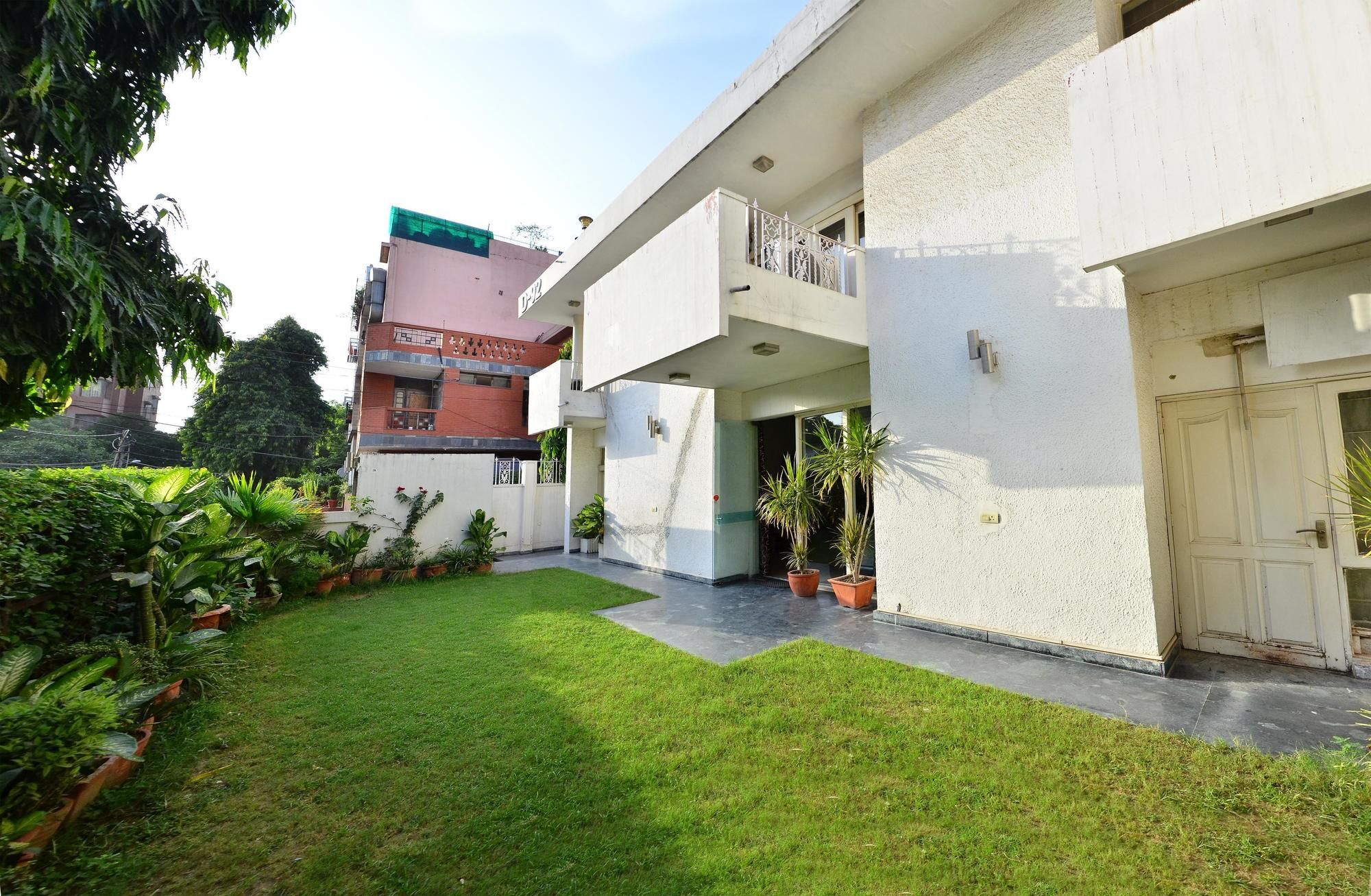 Hotel Gem 92 Residency