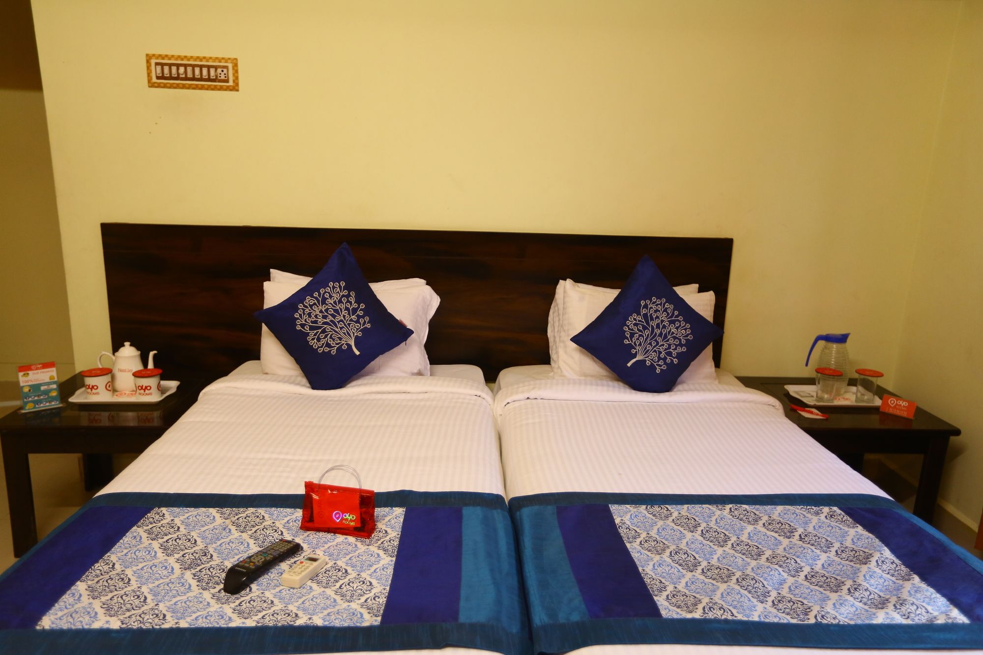 Hotel Gem 92 Residency