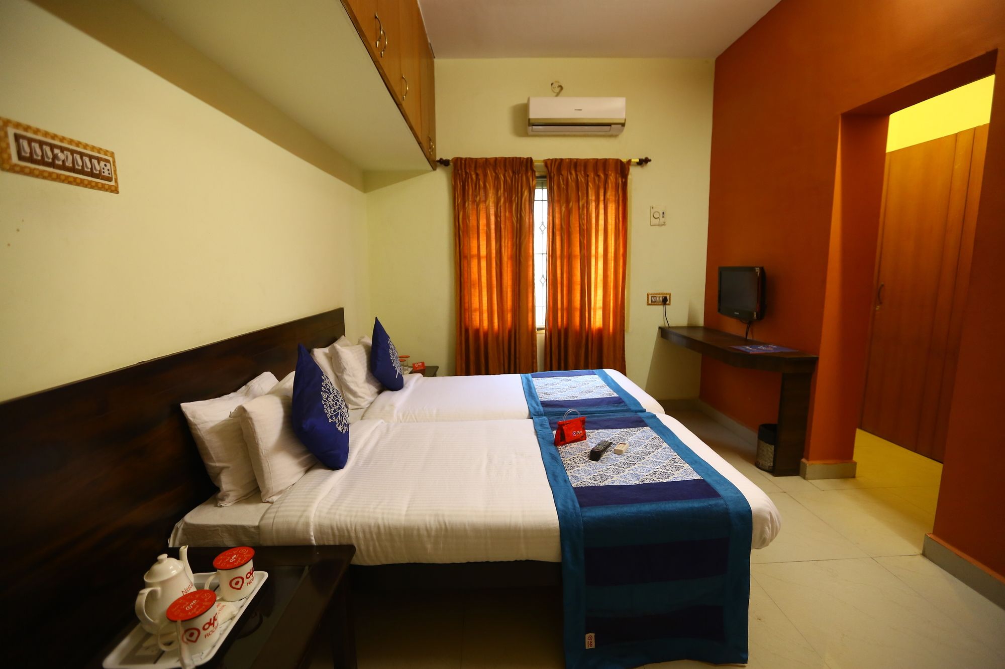 Hotel Gem 92 Residency