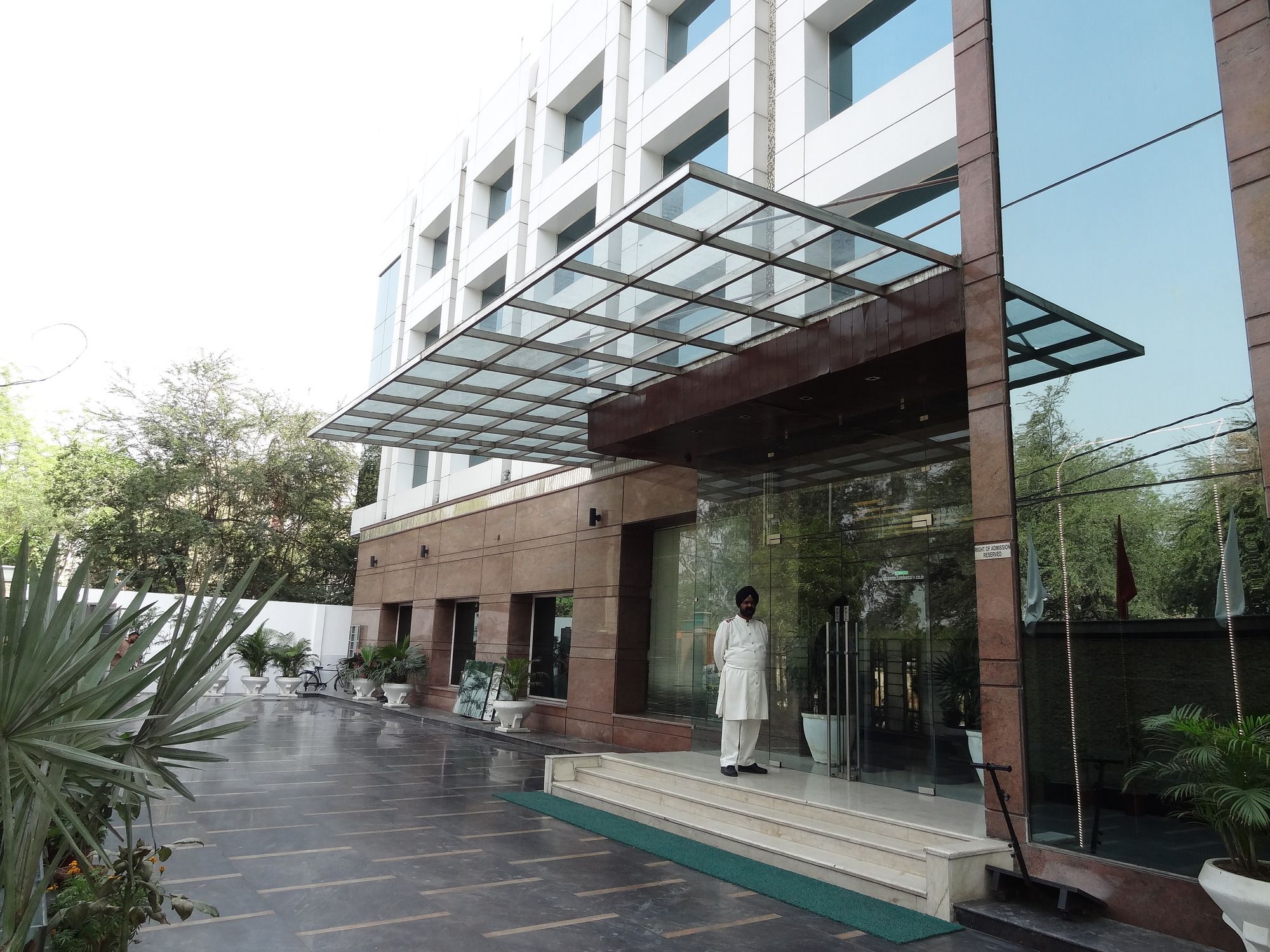 Venizia Sarovar Portico
