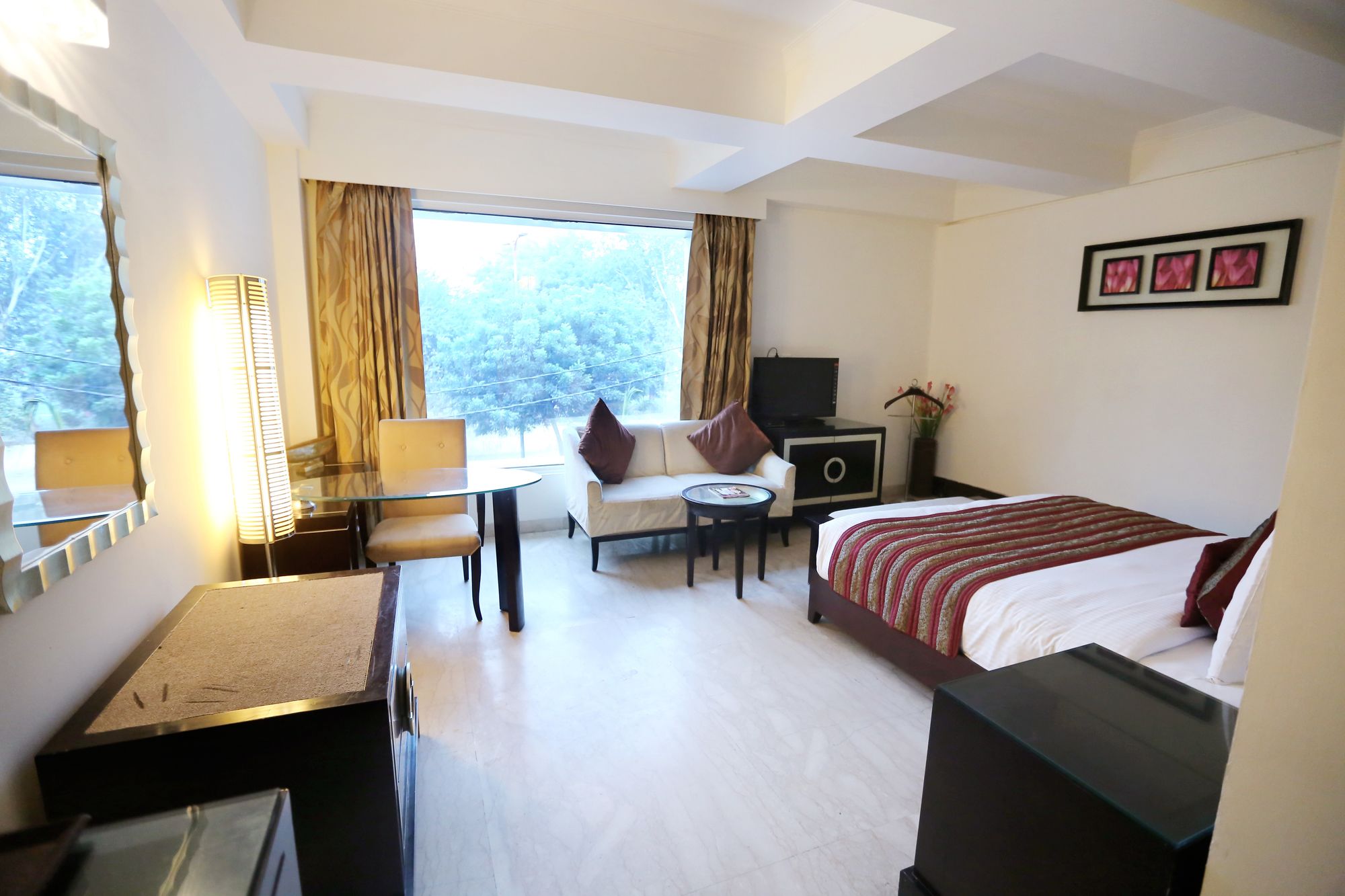 Venizia Sarovar Portico