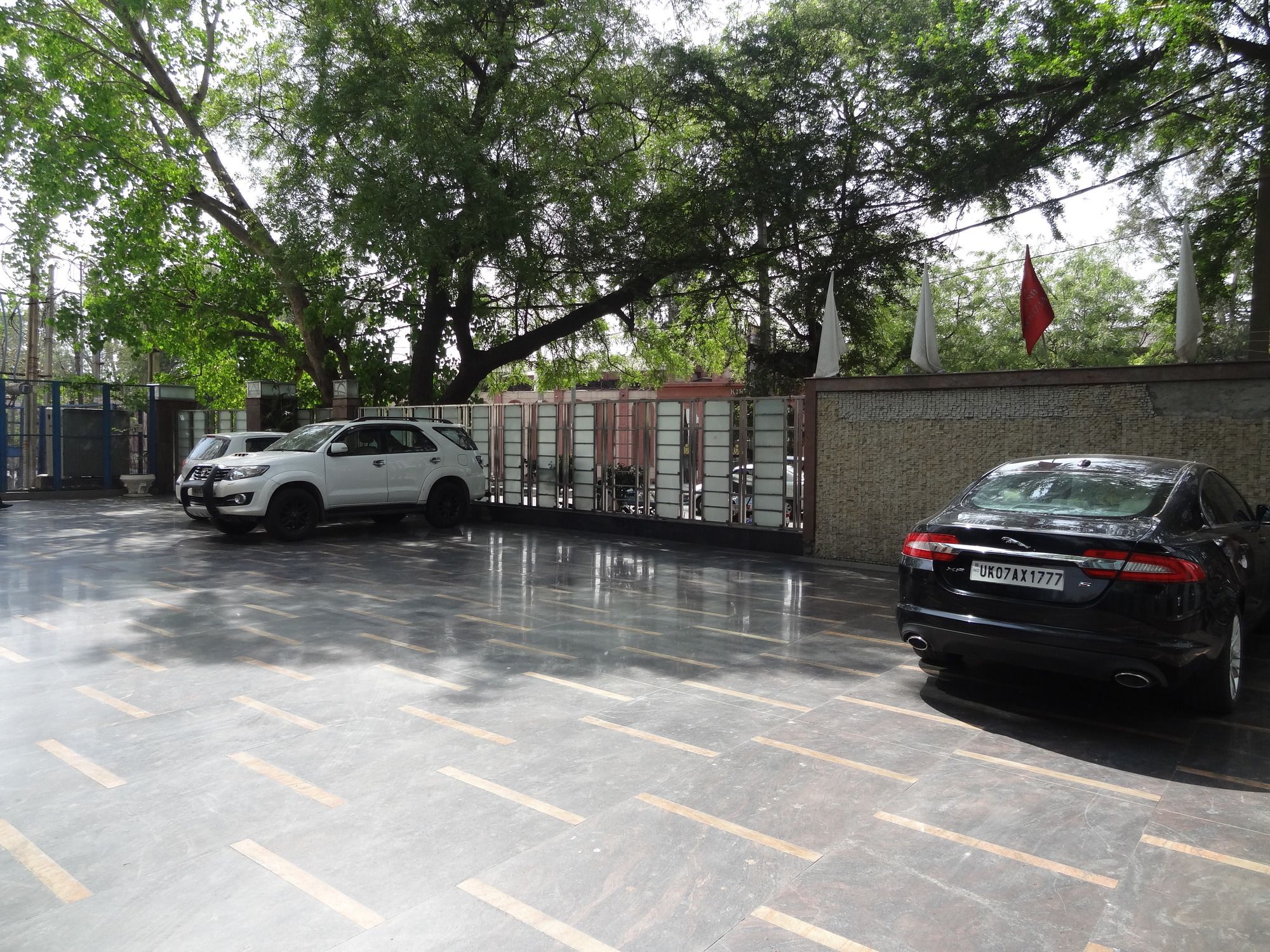 Venizia Sarovar Portico
