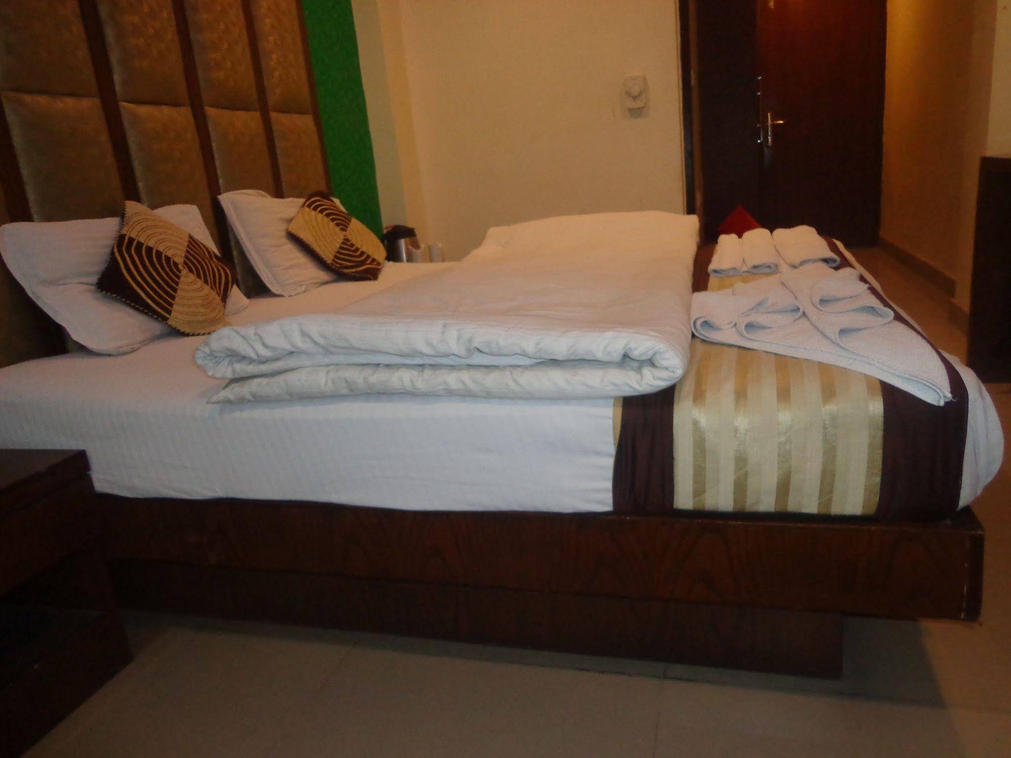 Hotel Guruvas Inn