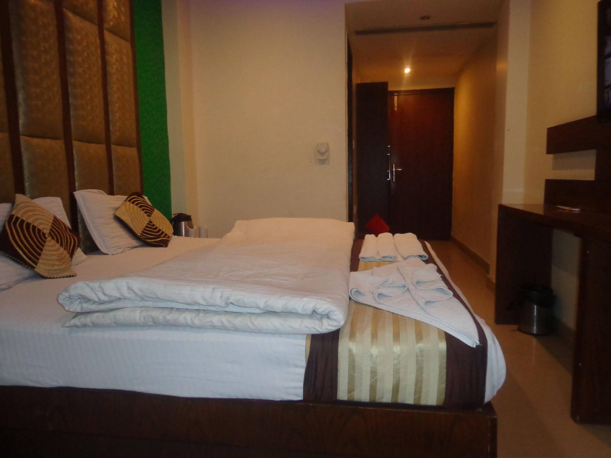 Hotel Guruvas Inn