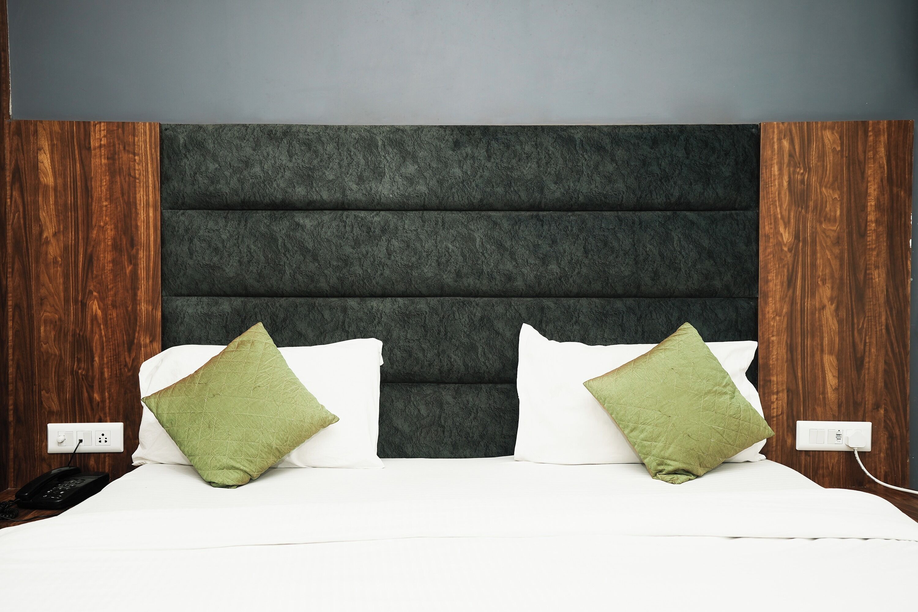Hotel Ishaan Palace Near IGI Delhi Airport