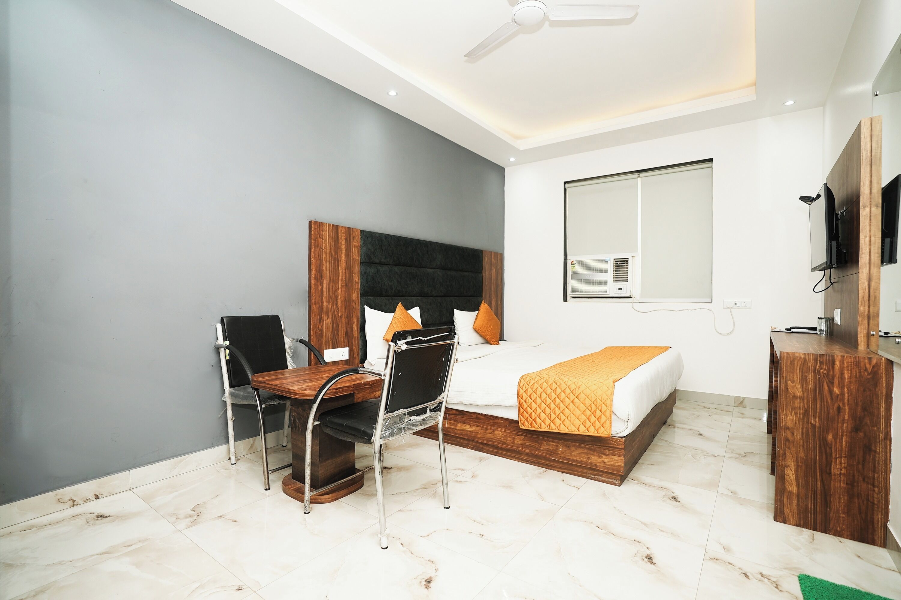 Hotel Ishaan Palace Near IGI Delhi Airport