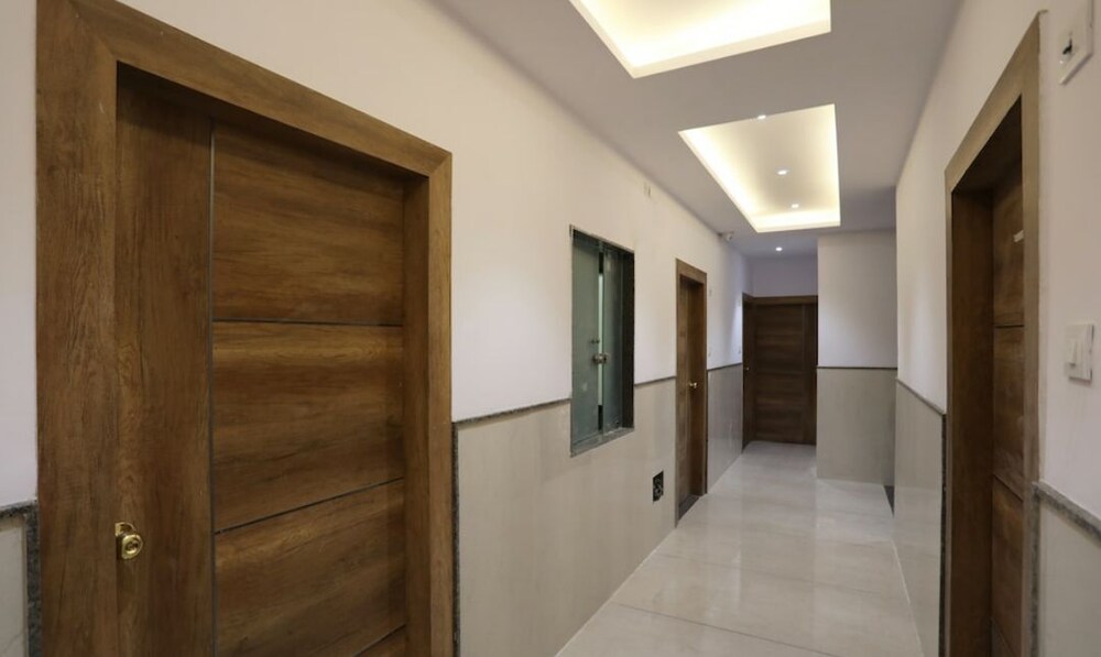 Hotel Lotus Delhi Airport