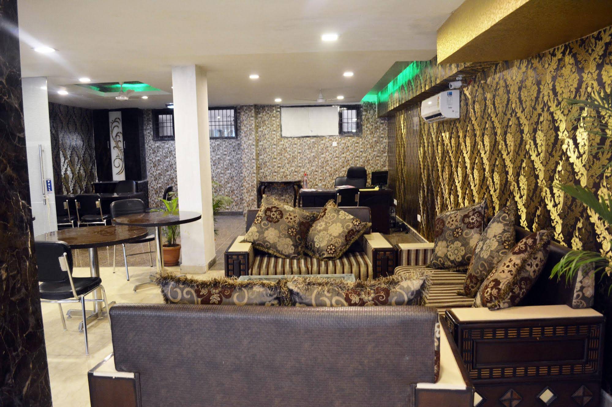 Hotel Lotus Palace