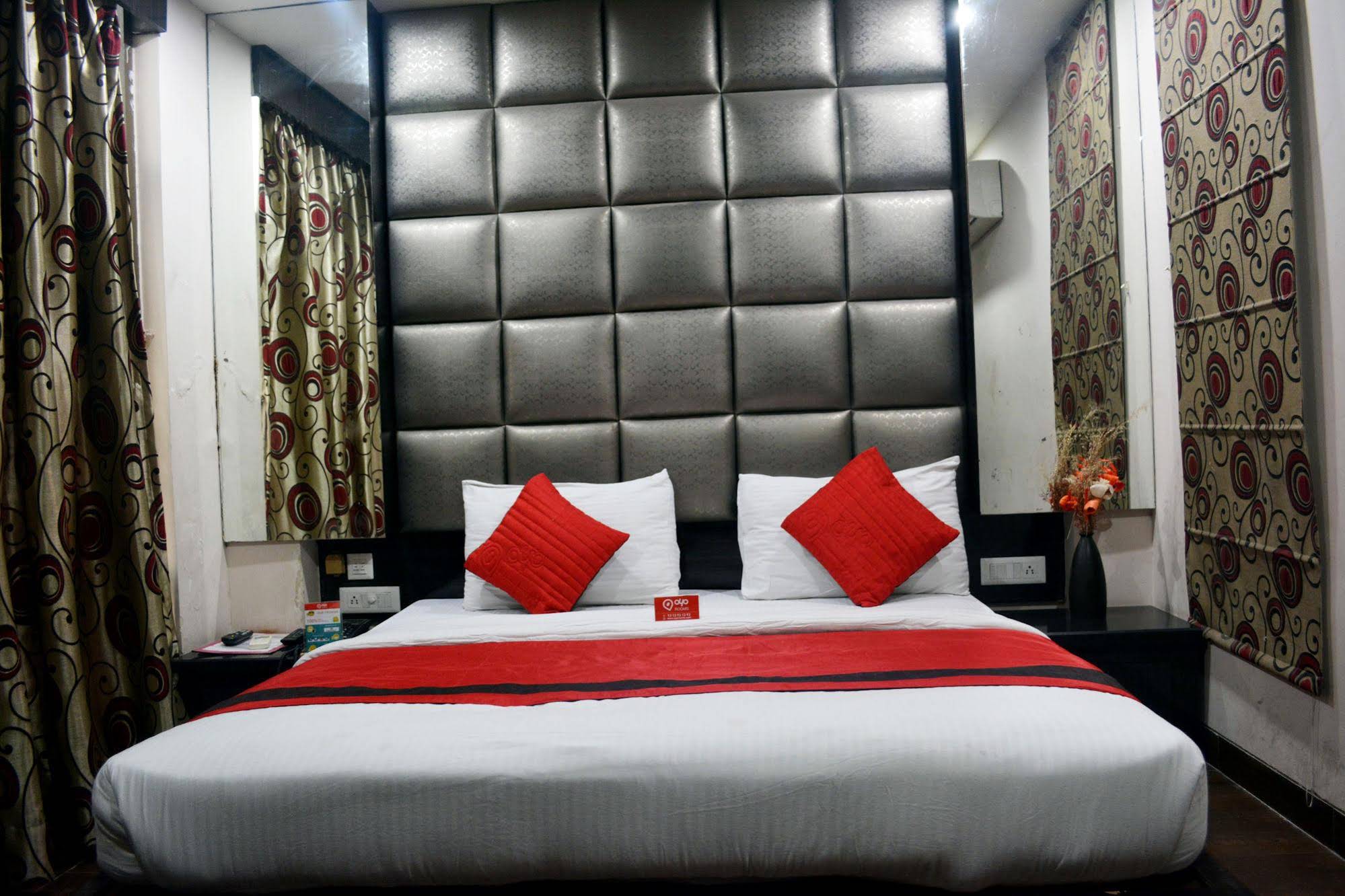 Hotel Lotus Palace