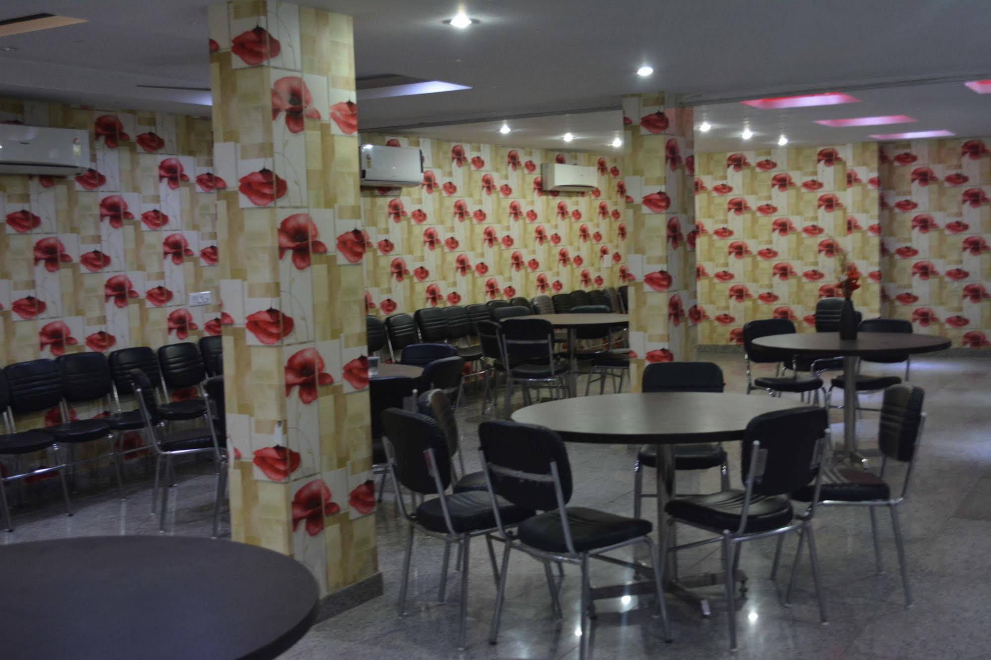 Hotel Lotus Palace