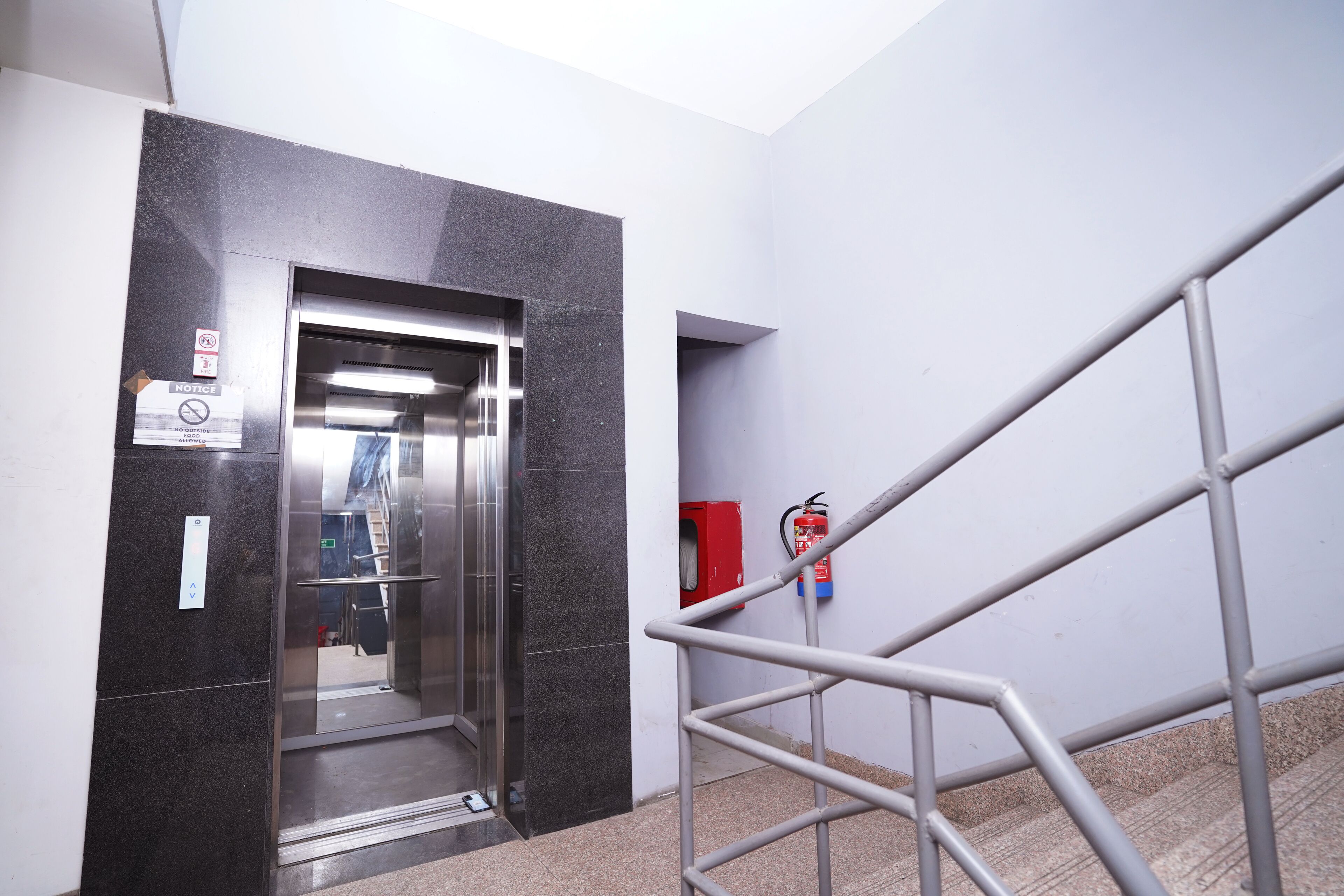 Hotel Lyf Corporate Suites Meera Bagh