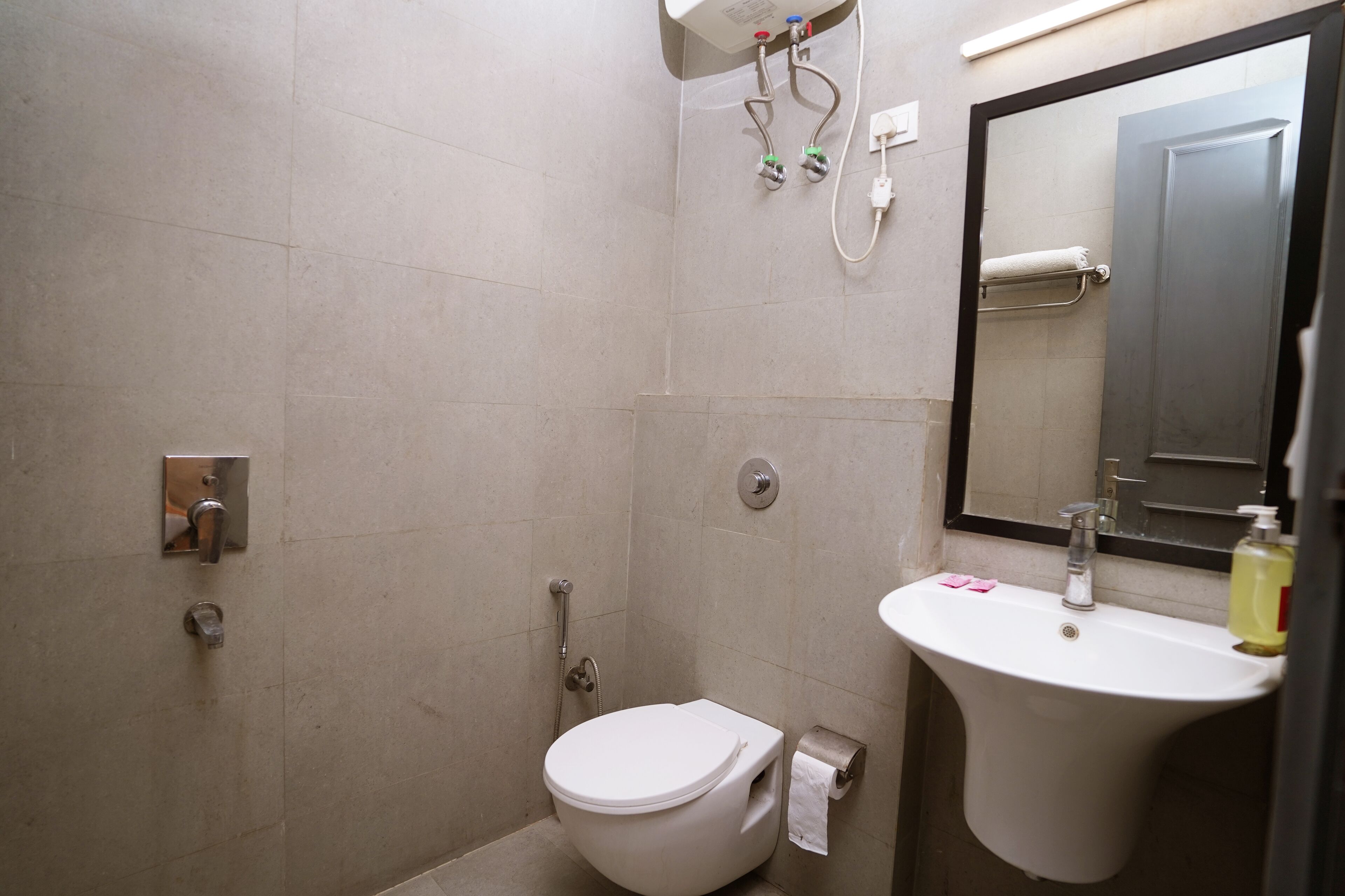 Hotel Lyf Corporate Suites Meera Bagh