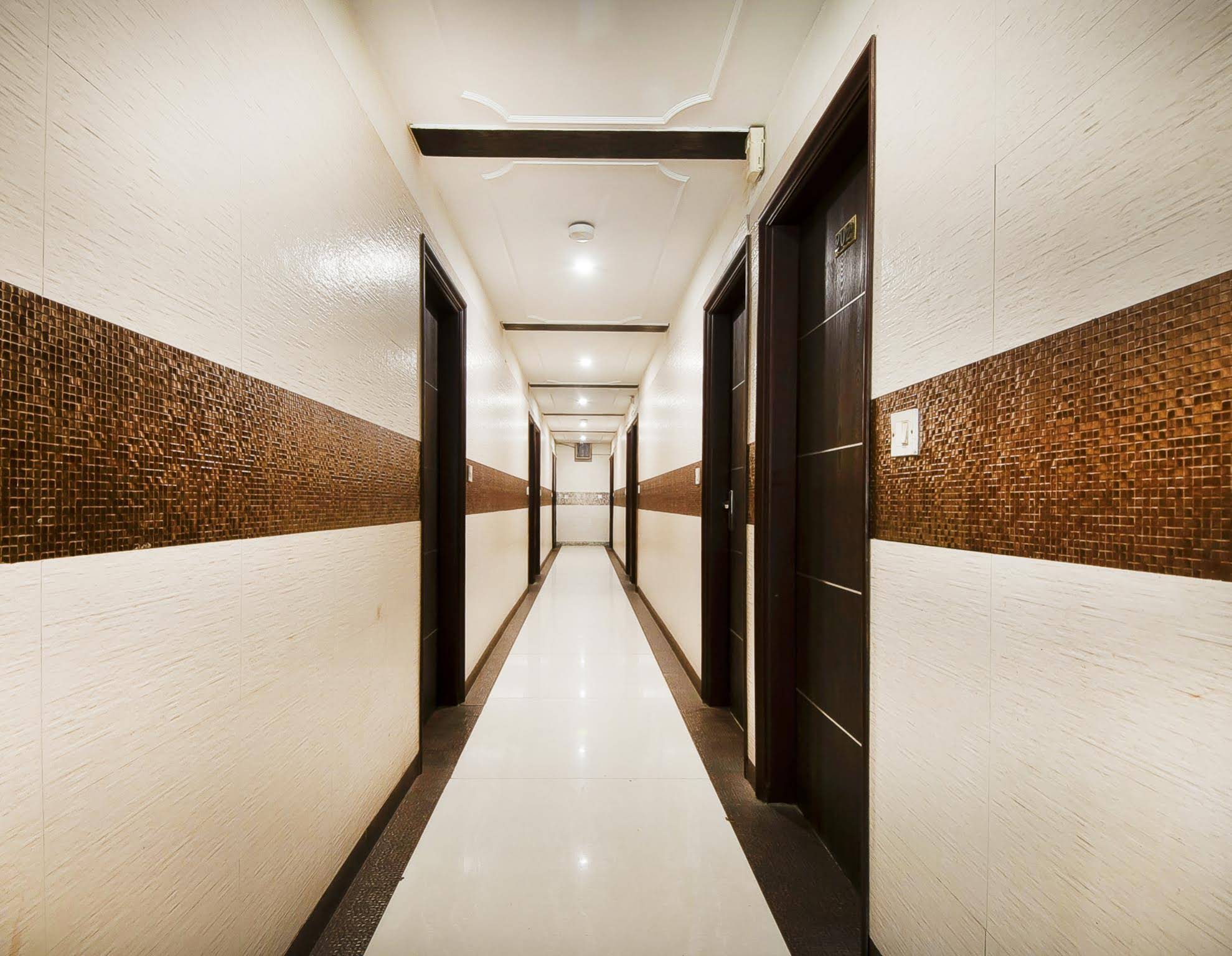 Capital O 48270 Hotel Mehar Castle